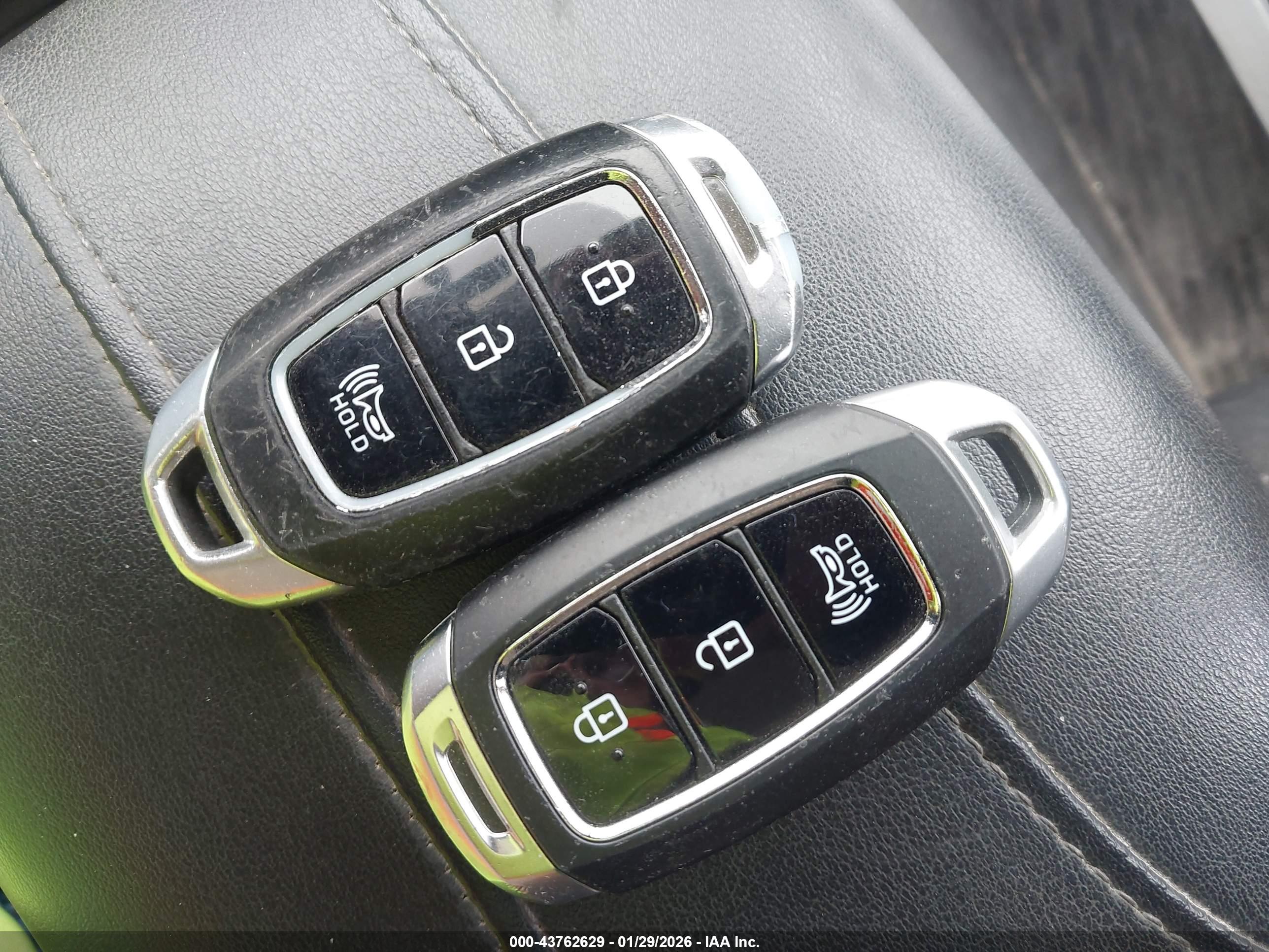 HYUNDAI SANTA image 11