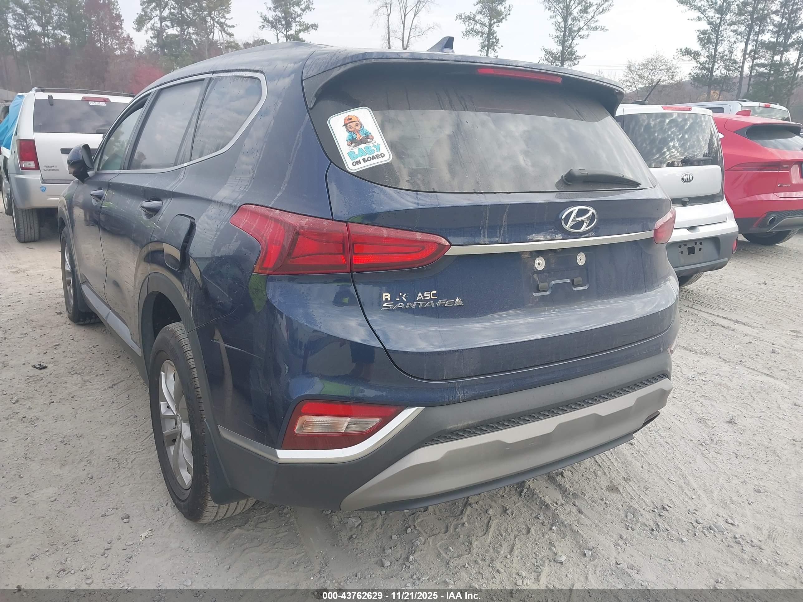HYUNDAI SANTA image 3