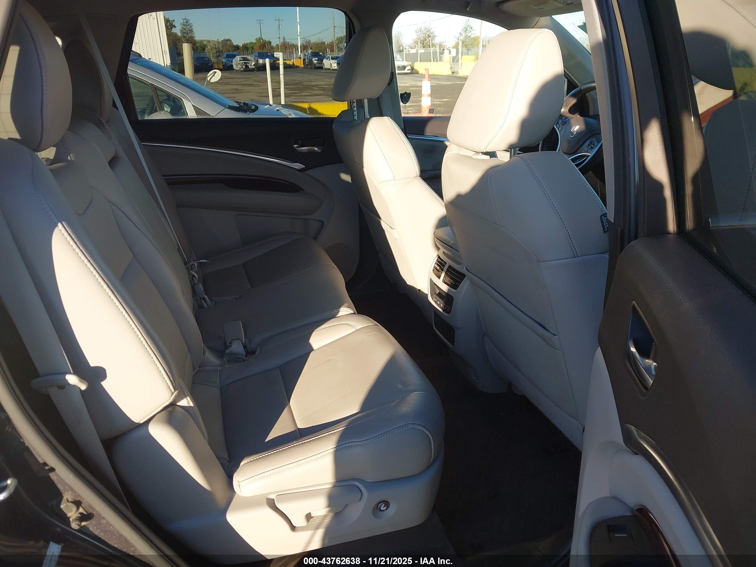 ACURA MDX image 8