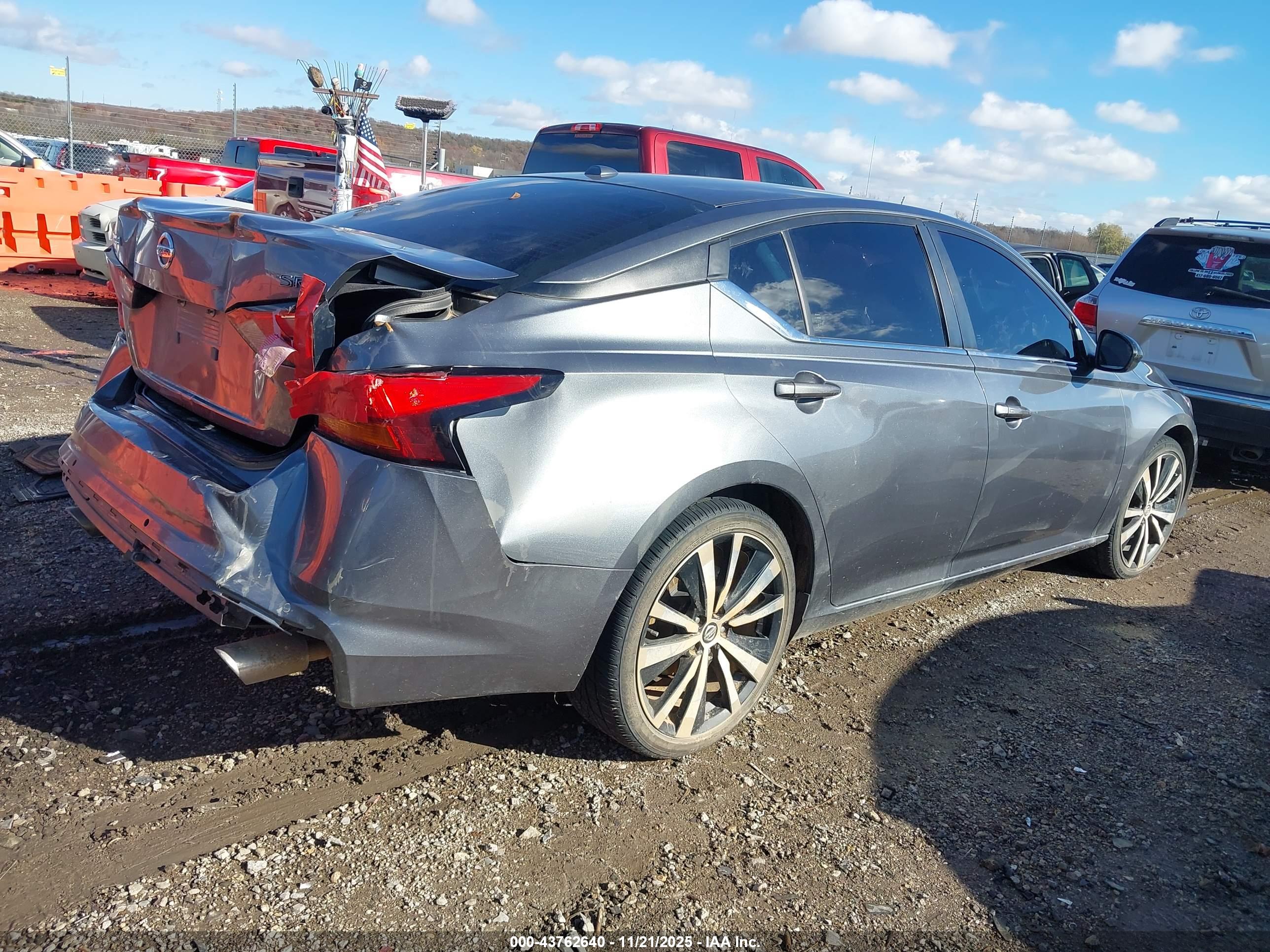 NISSAN ALTIMA image 4