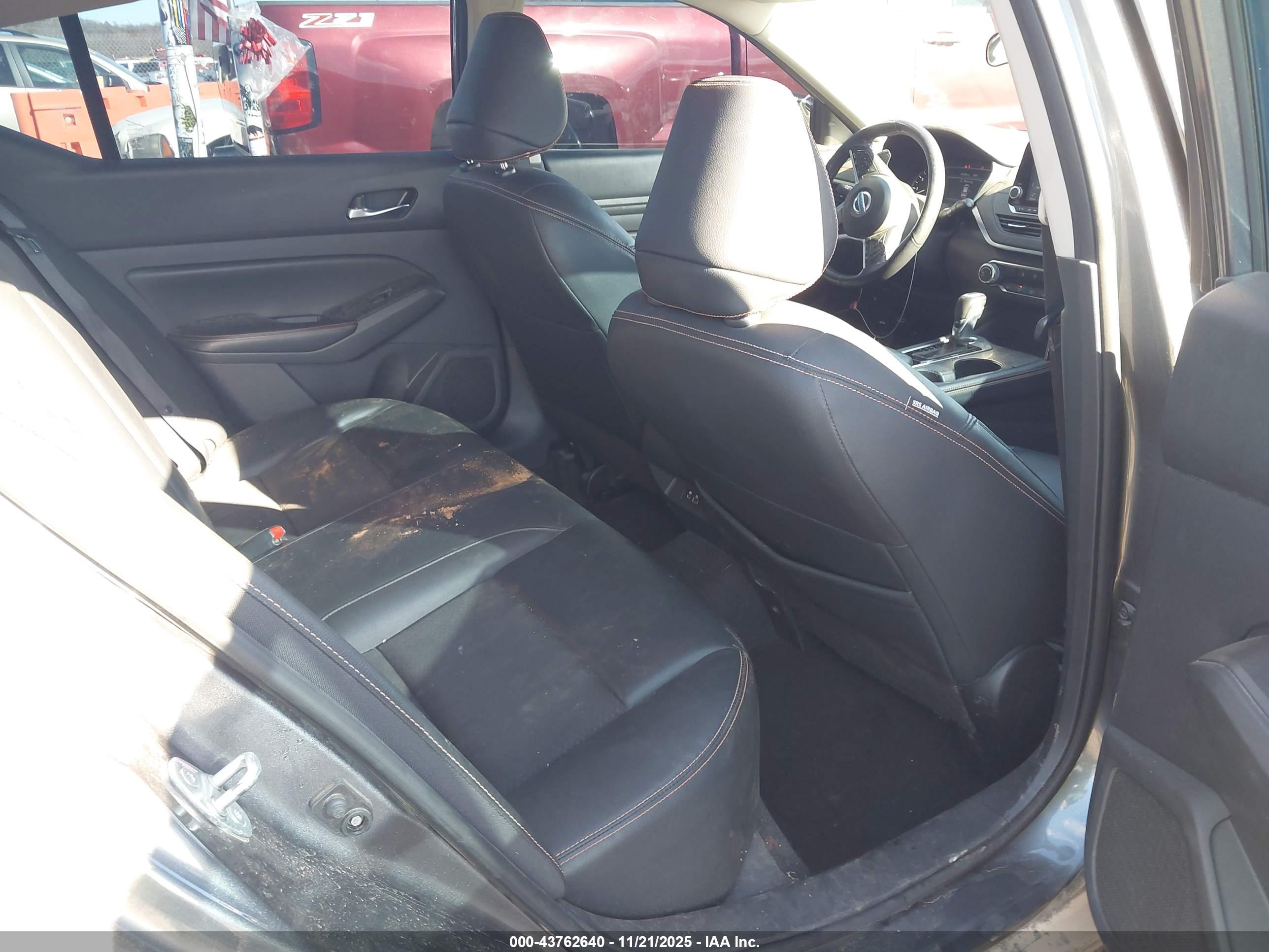 NISSAN ALTIMA image 8