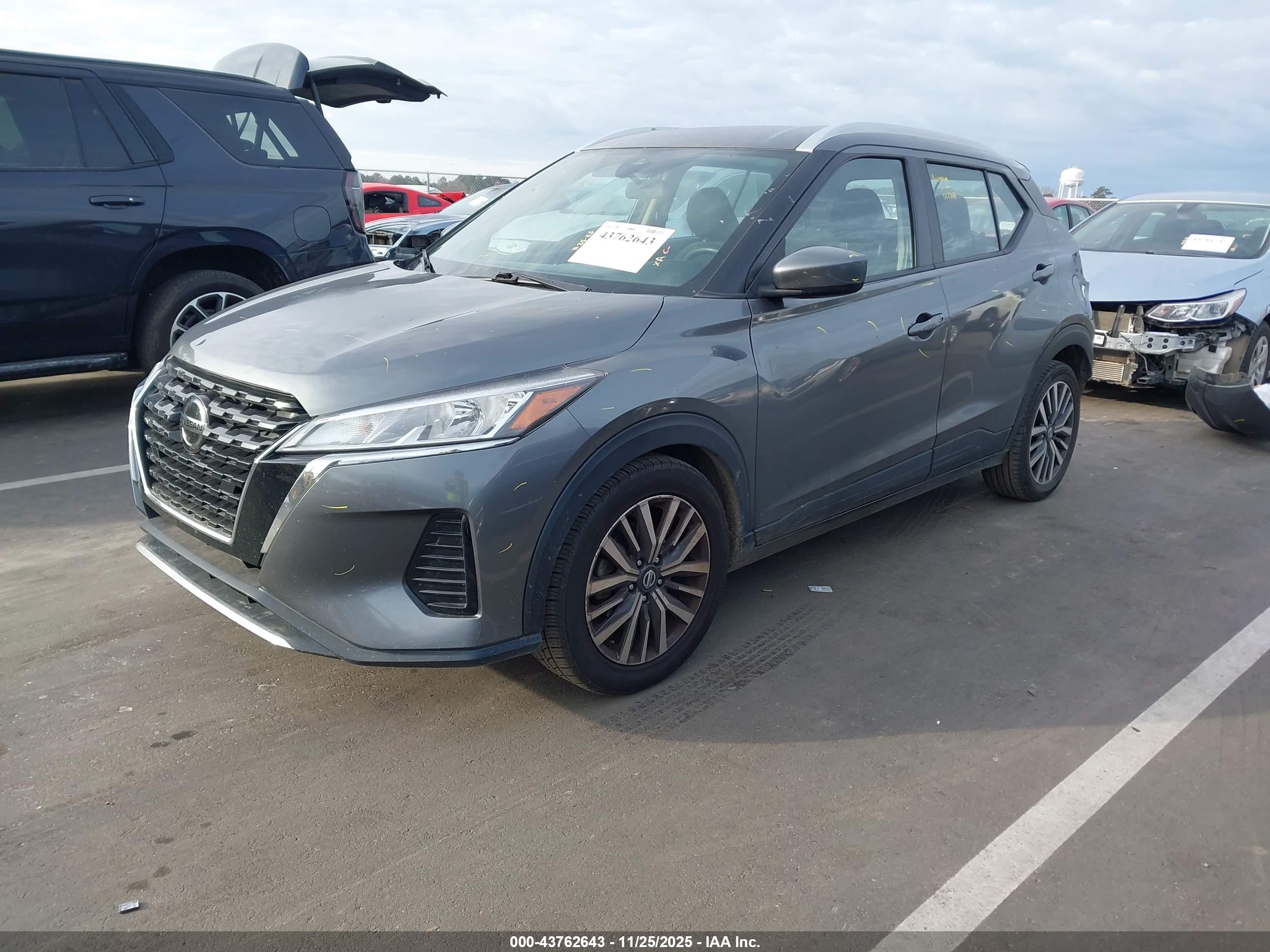 NISSAN KICKS image 2
