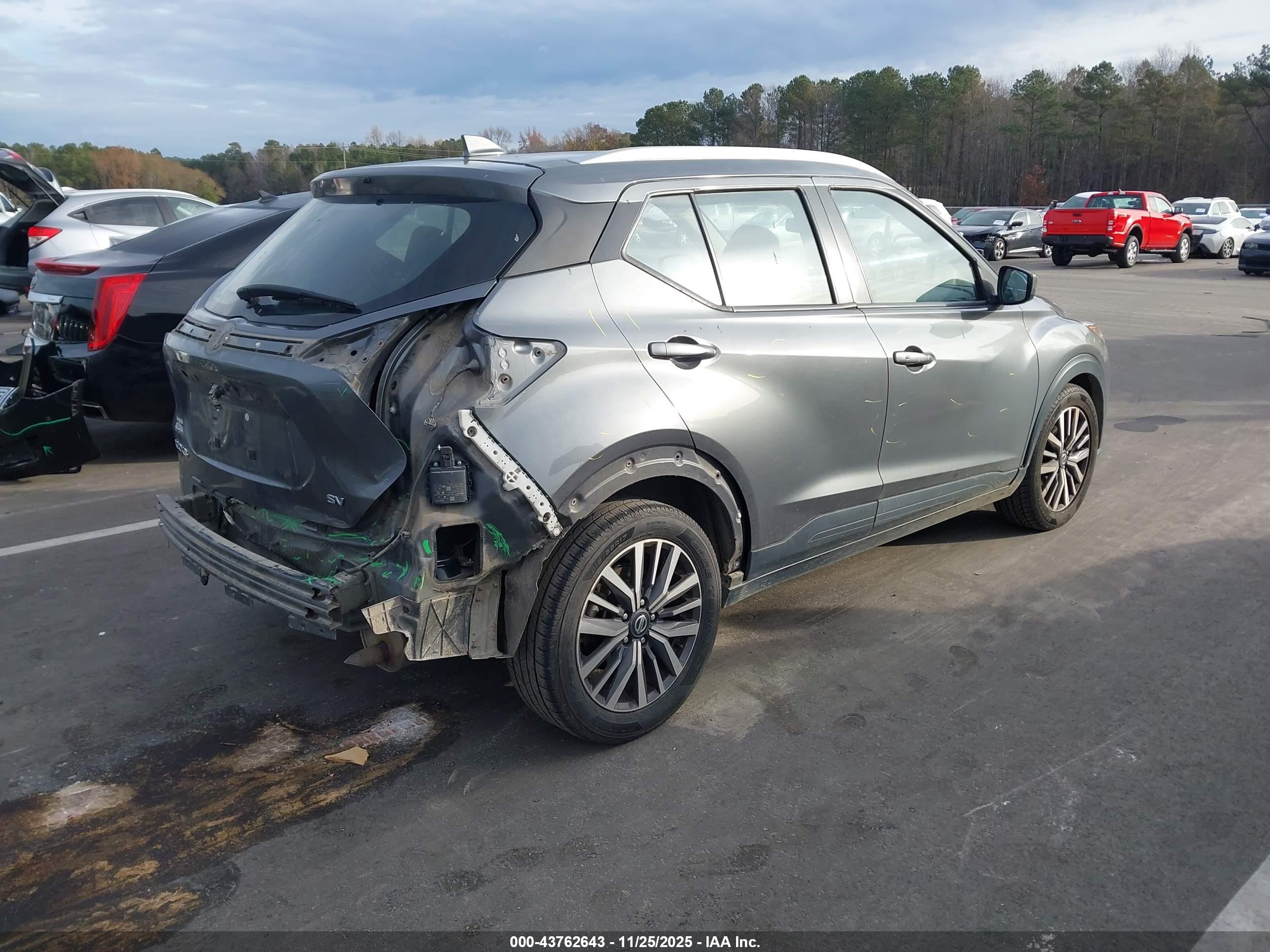 NISSAN KICKS image 4