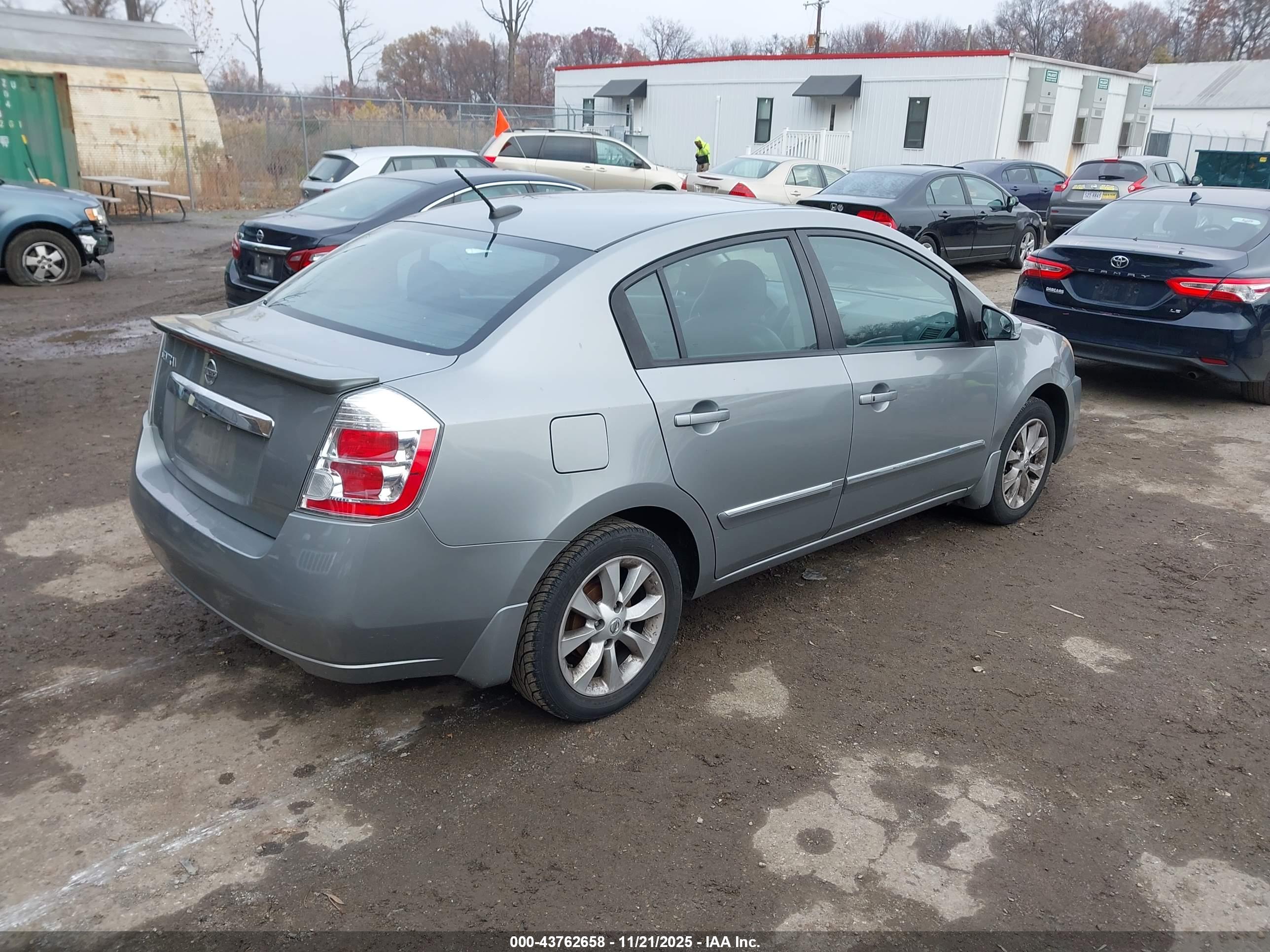 NISSAN SENTRA image 4