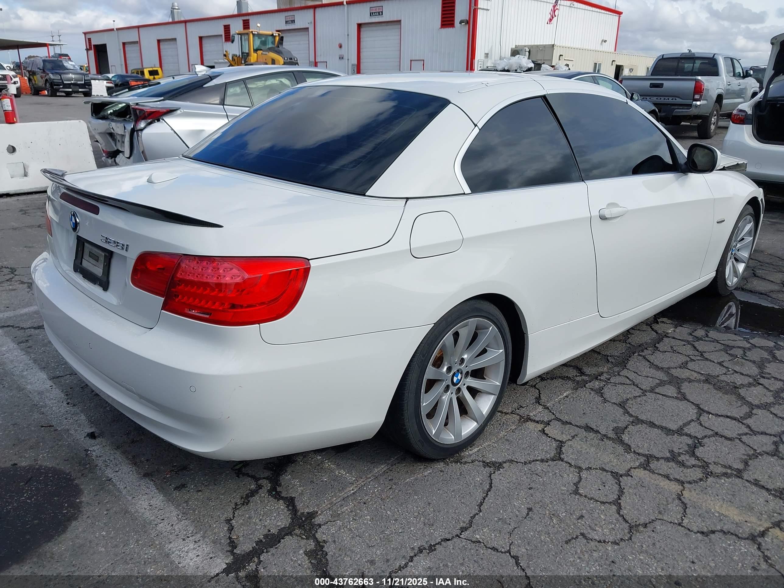 BMW 328I image 4