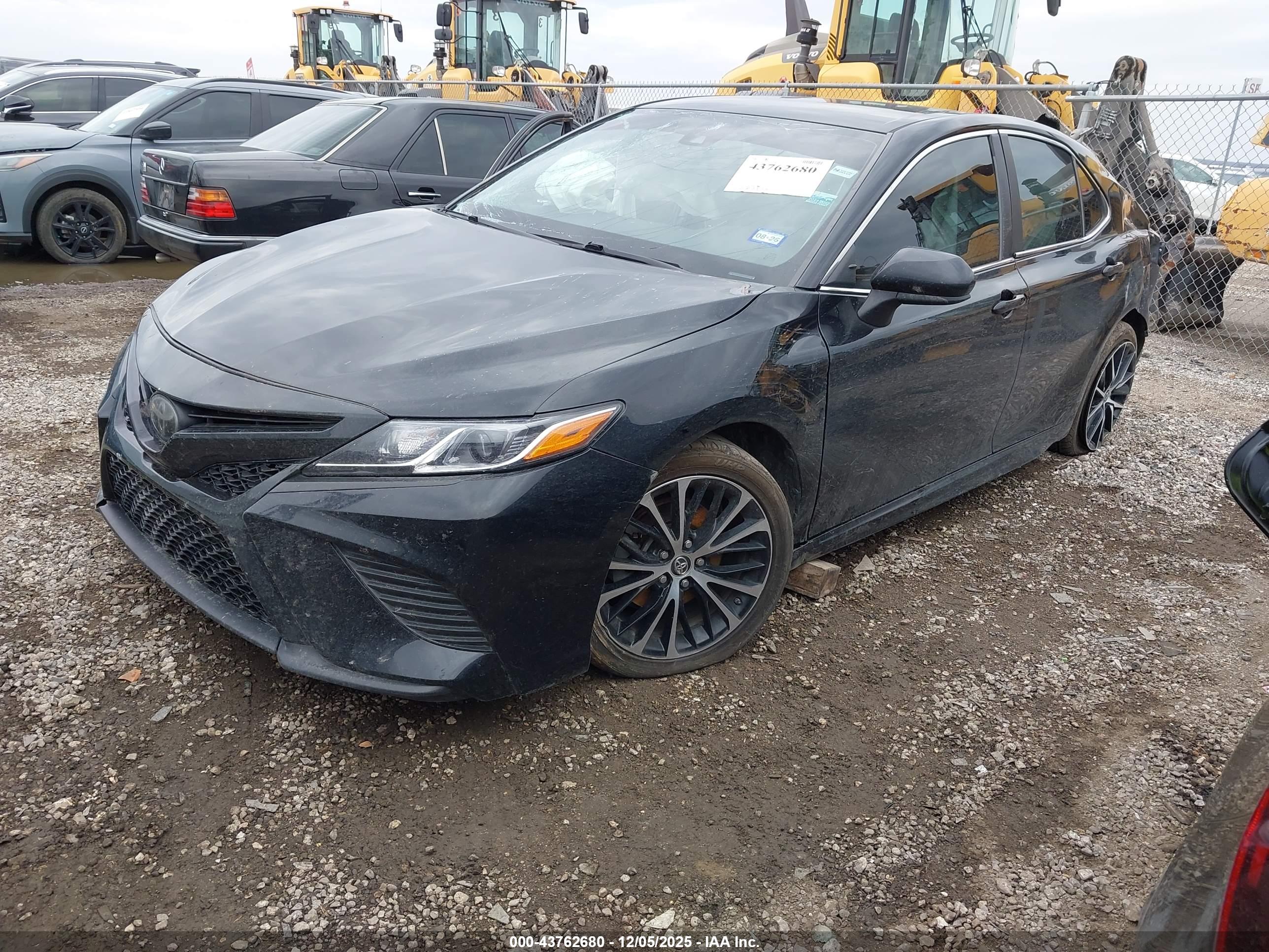 TOYOTA CAMRY image 2