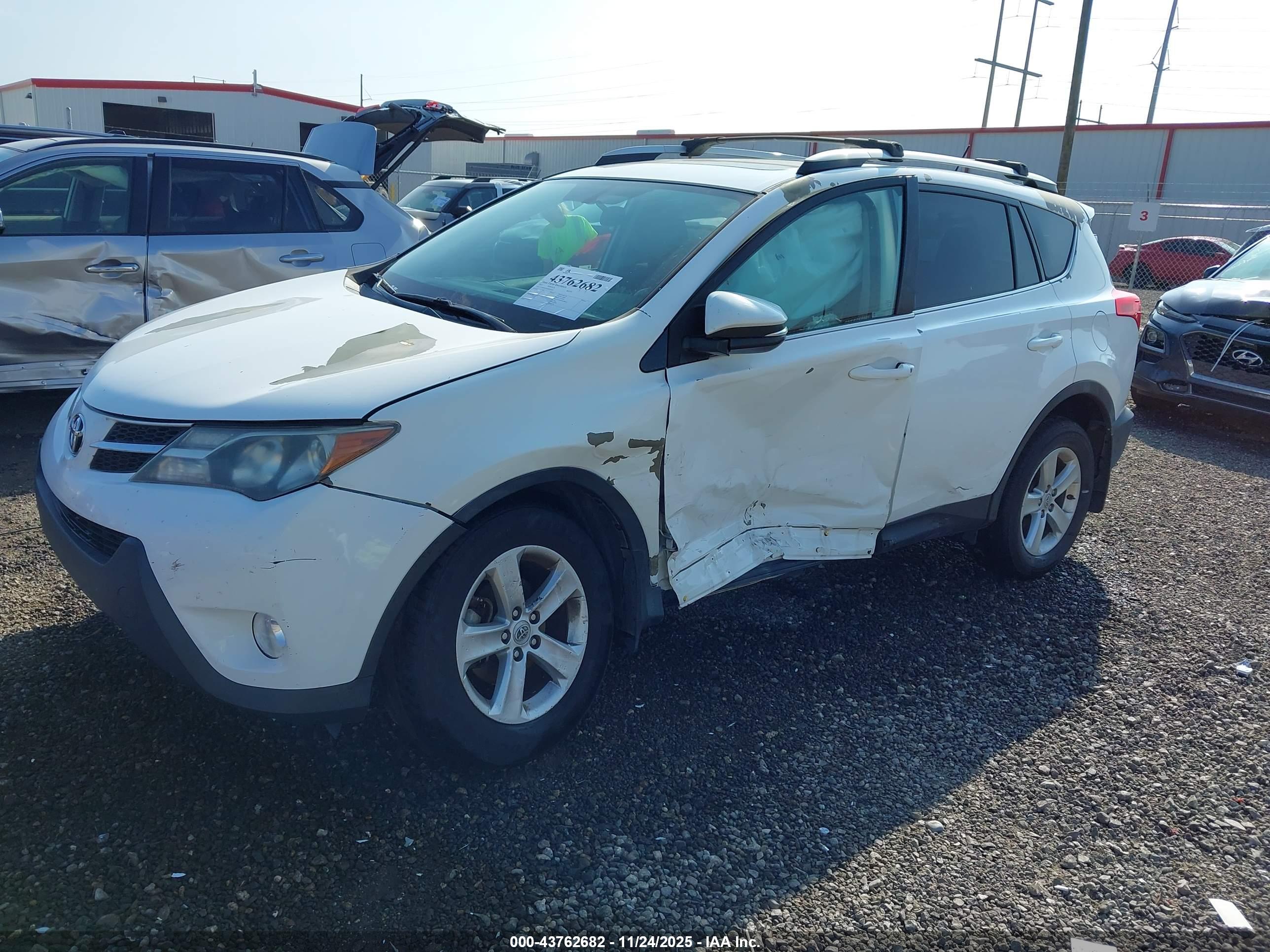 TOYOTA RAV4 image 2