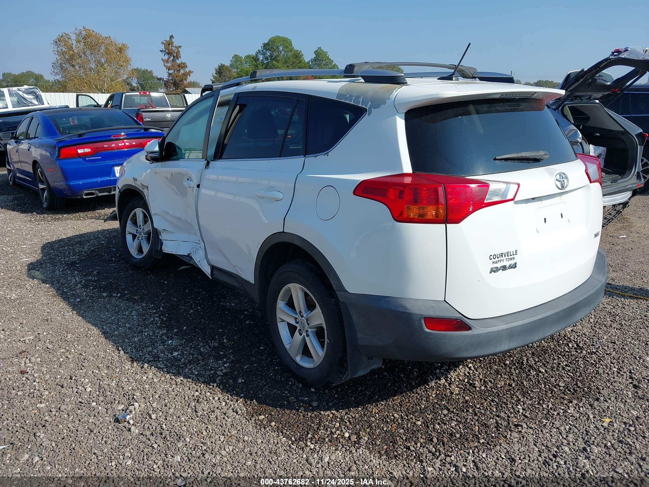 TOYOTA RAV4 image 3