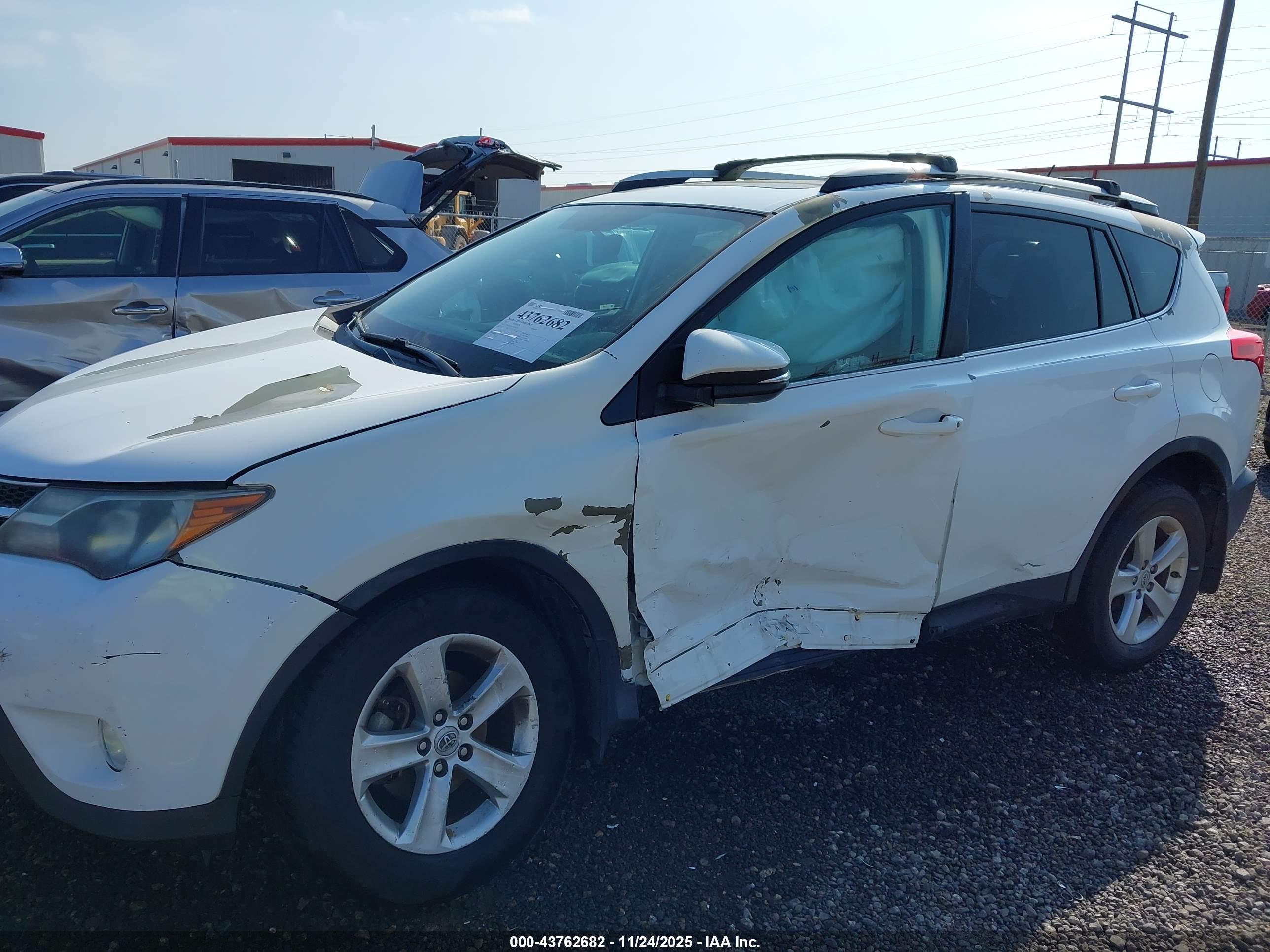 TOYOTA RAV4 image 6