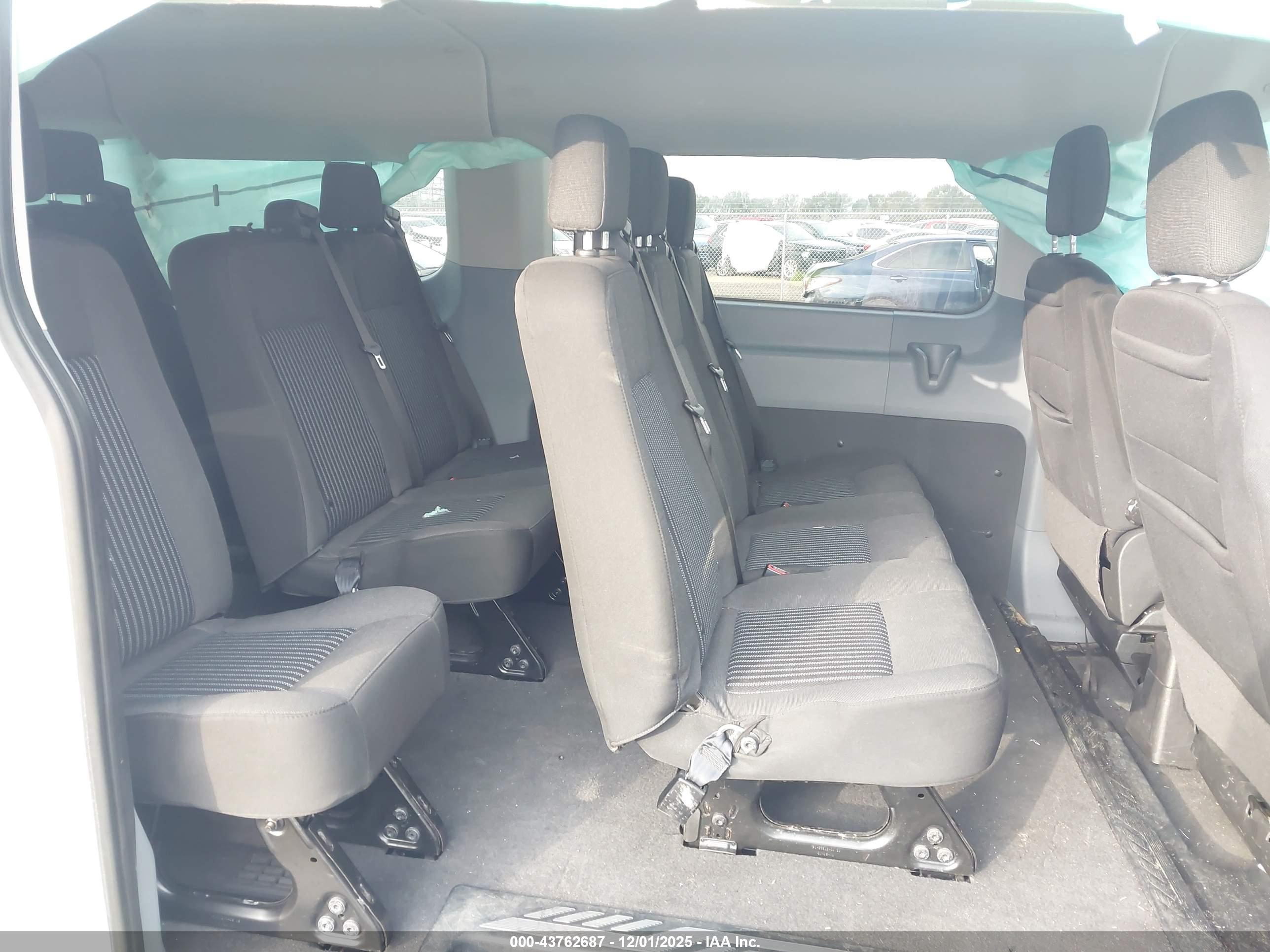 FORD TRANSIT-350 image 8