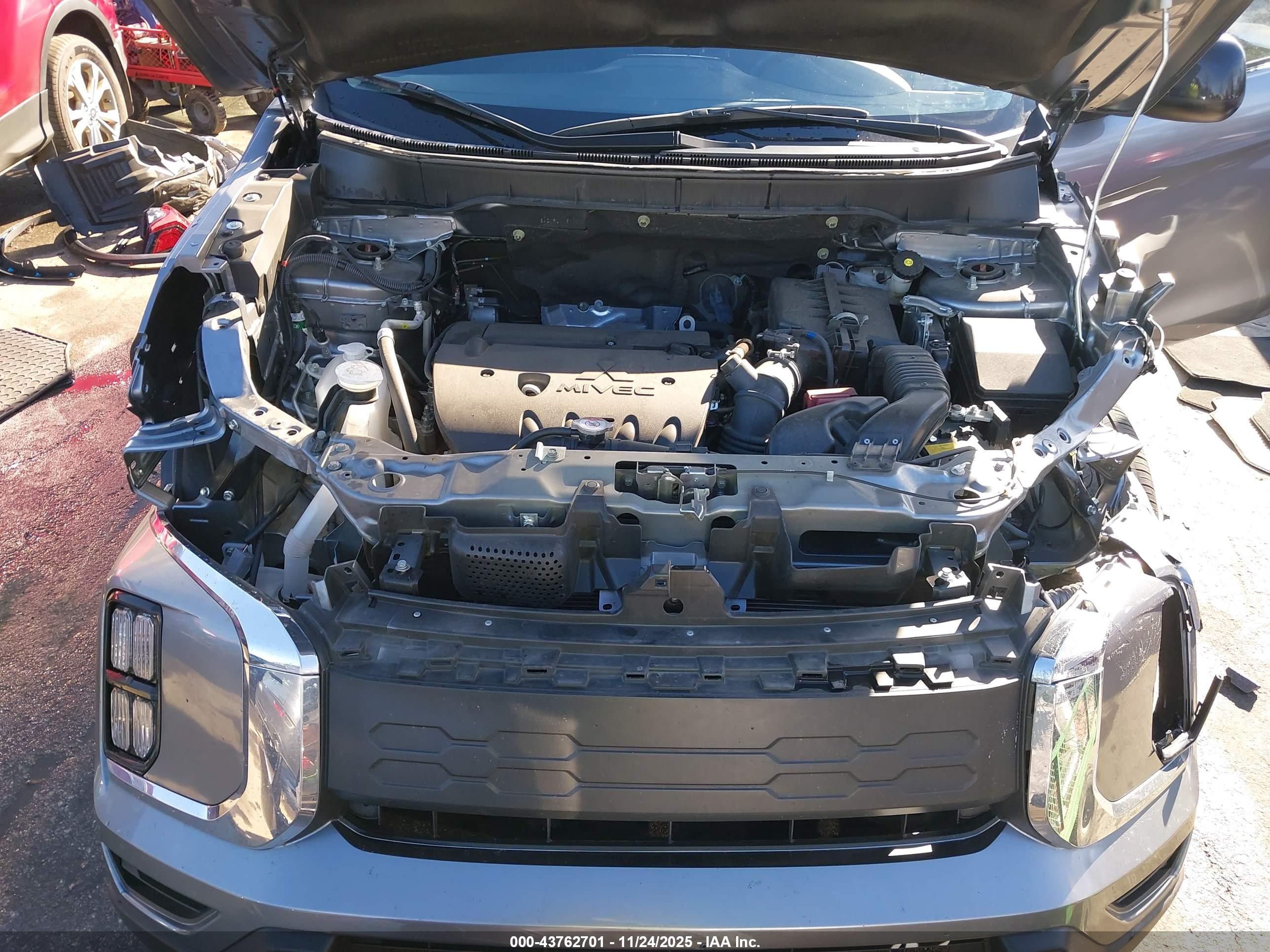 MITSUBISHI OUTLANDER image 10