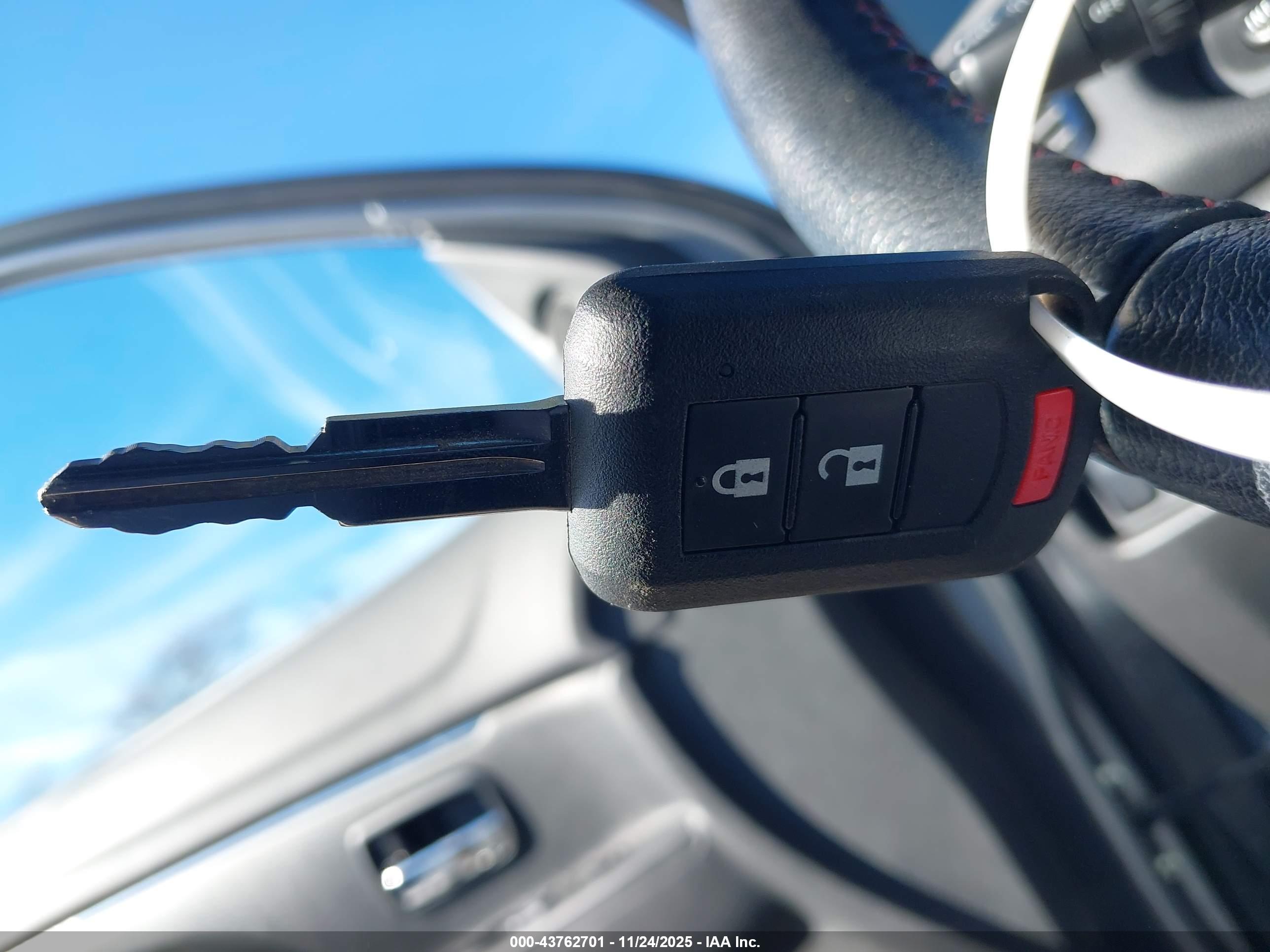 MITSUBISHI OUTLANDER image 11