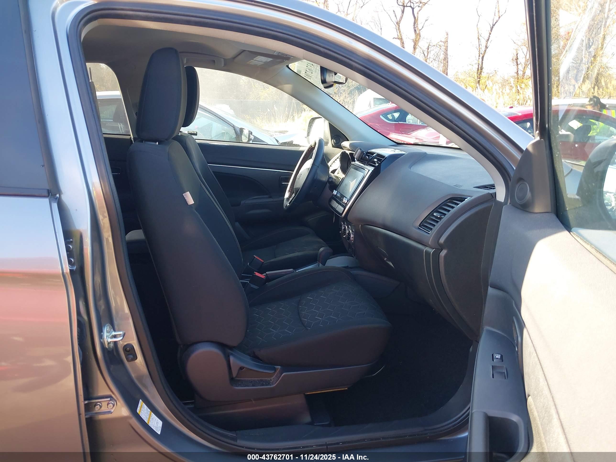 MITSUBISHI OUTLANDER image 5