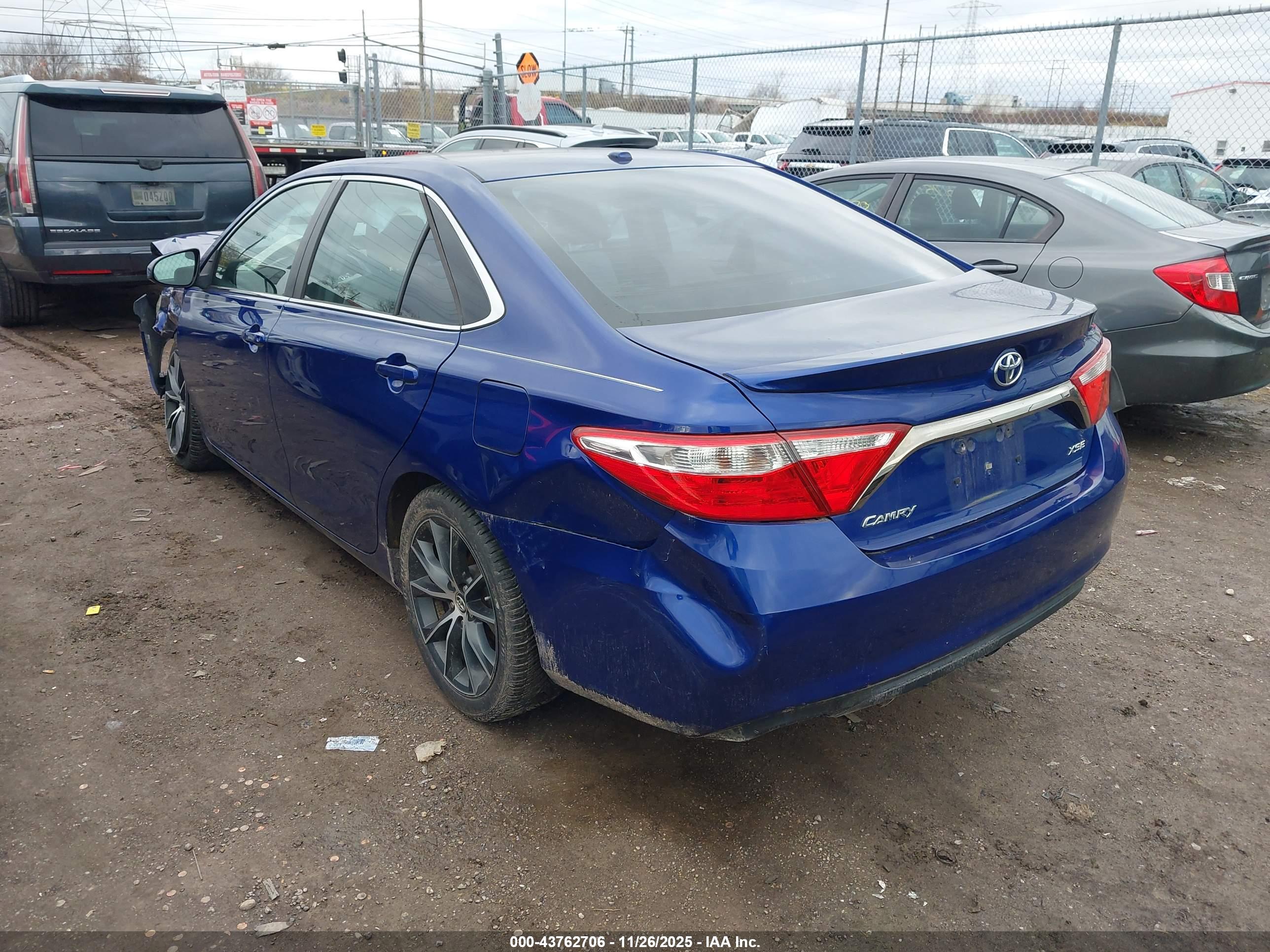 TOYOTA CAMRY image 3