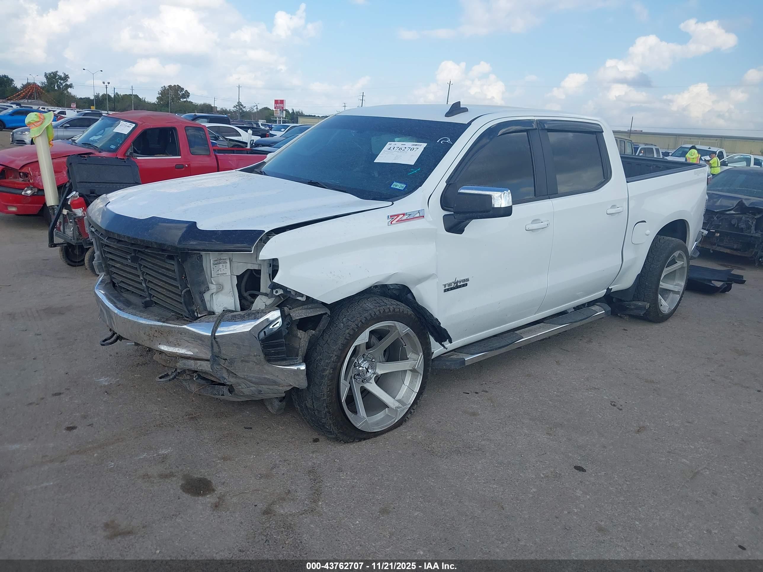 CHEVROLET SILVERADO image 2
