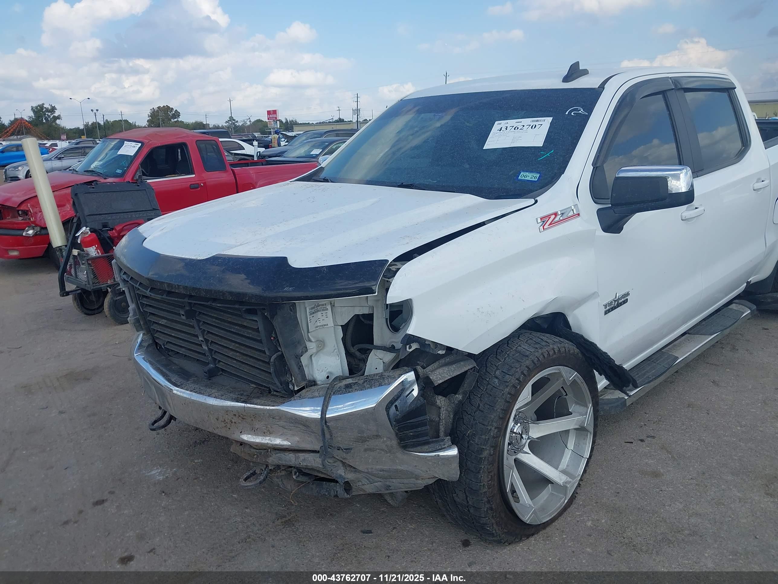 CHEVROLET SILVERADO image 6