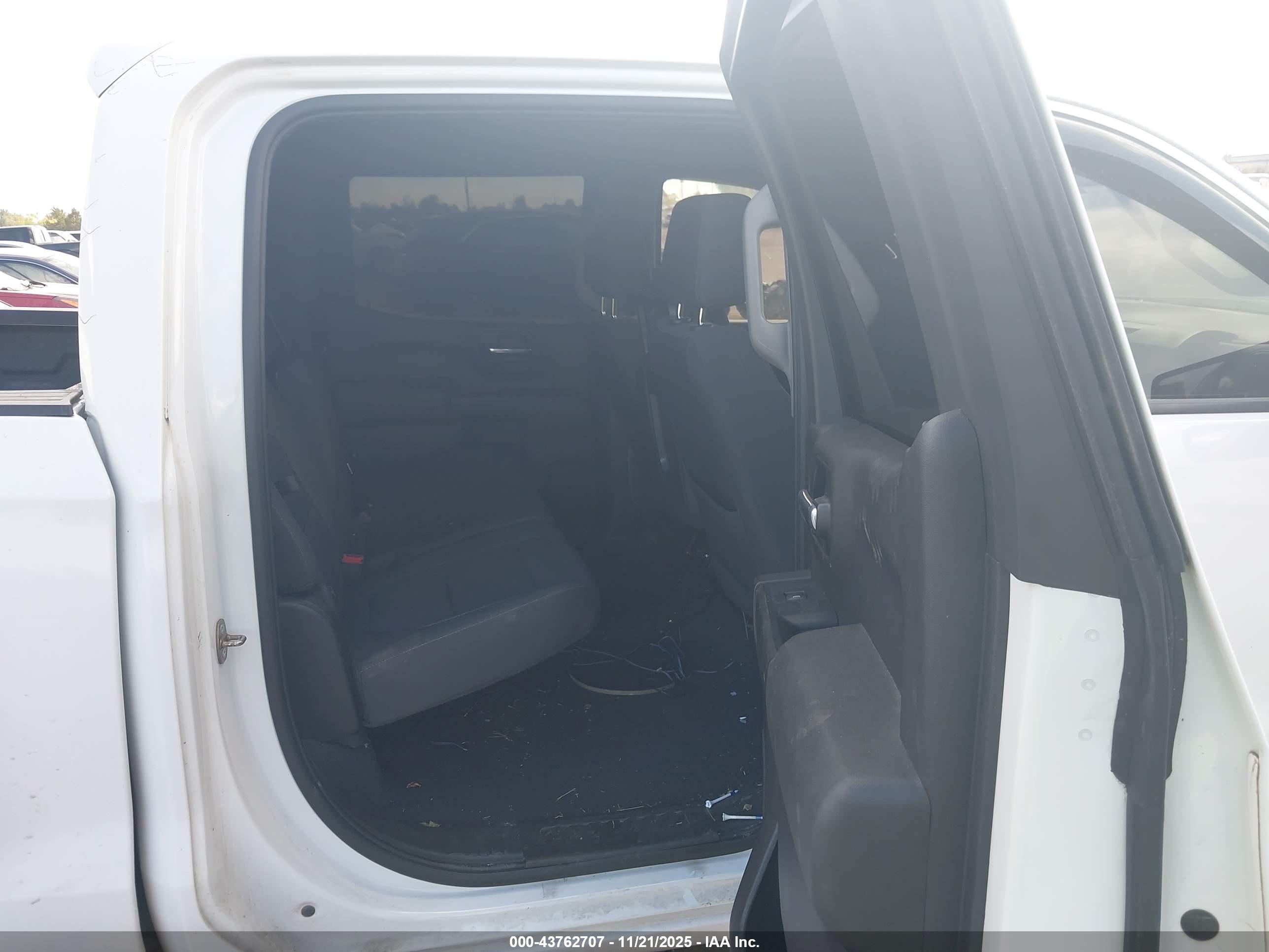 CHEVROLET SILVERADO image 8