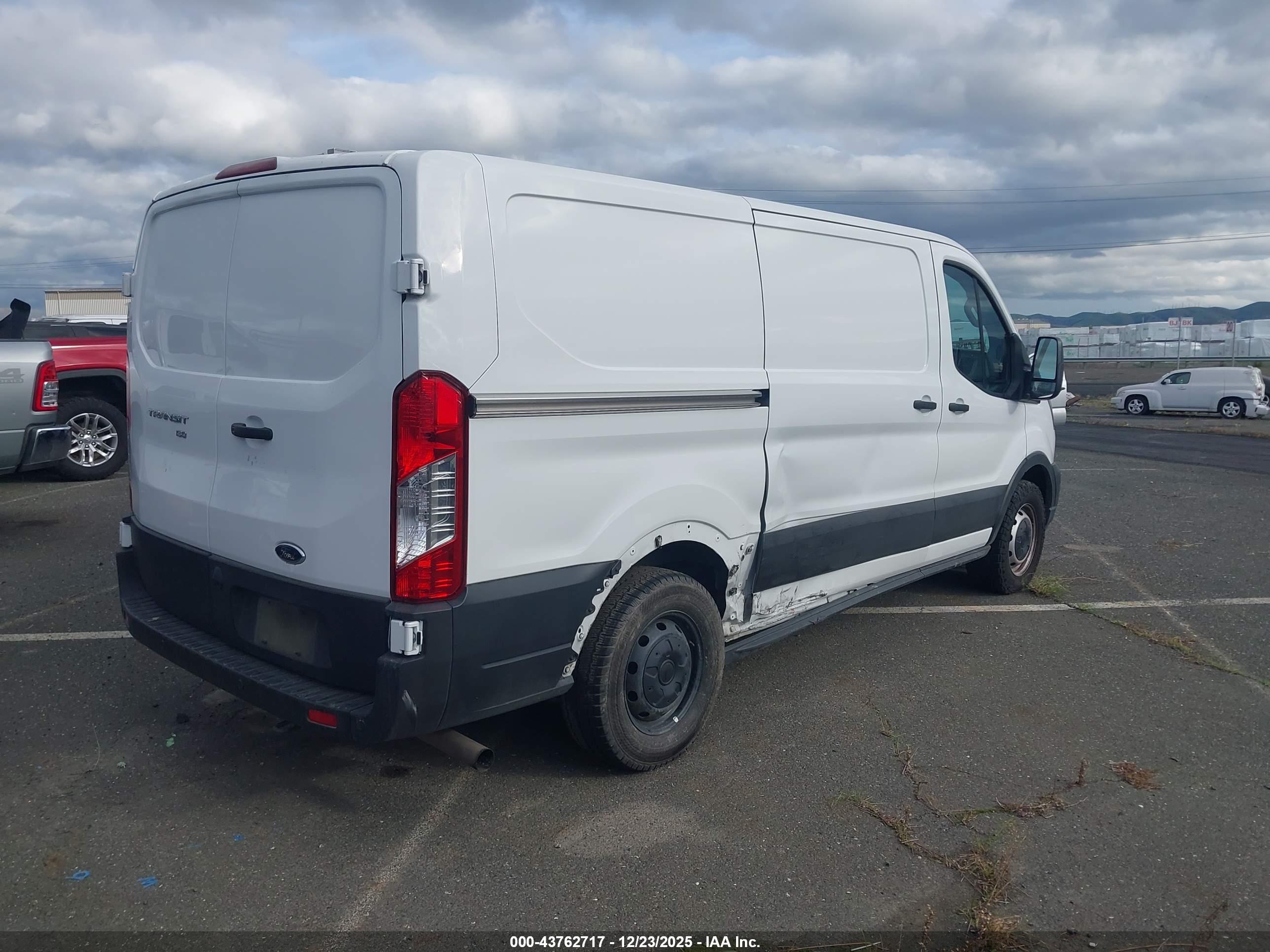 FORD TRANSIT-150 image 4