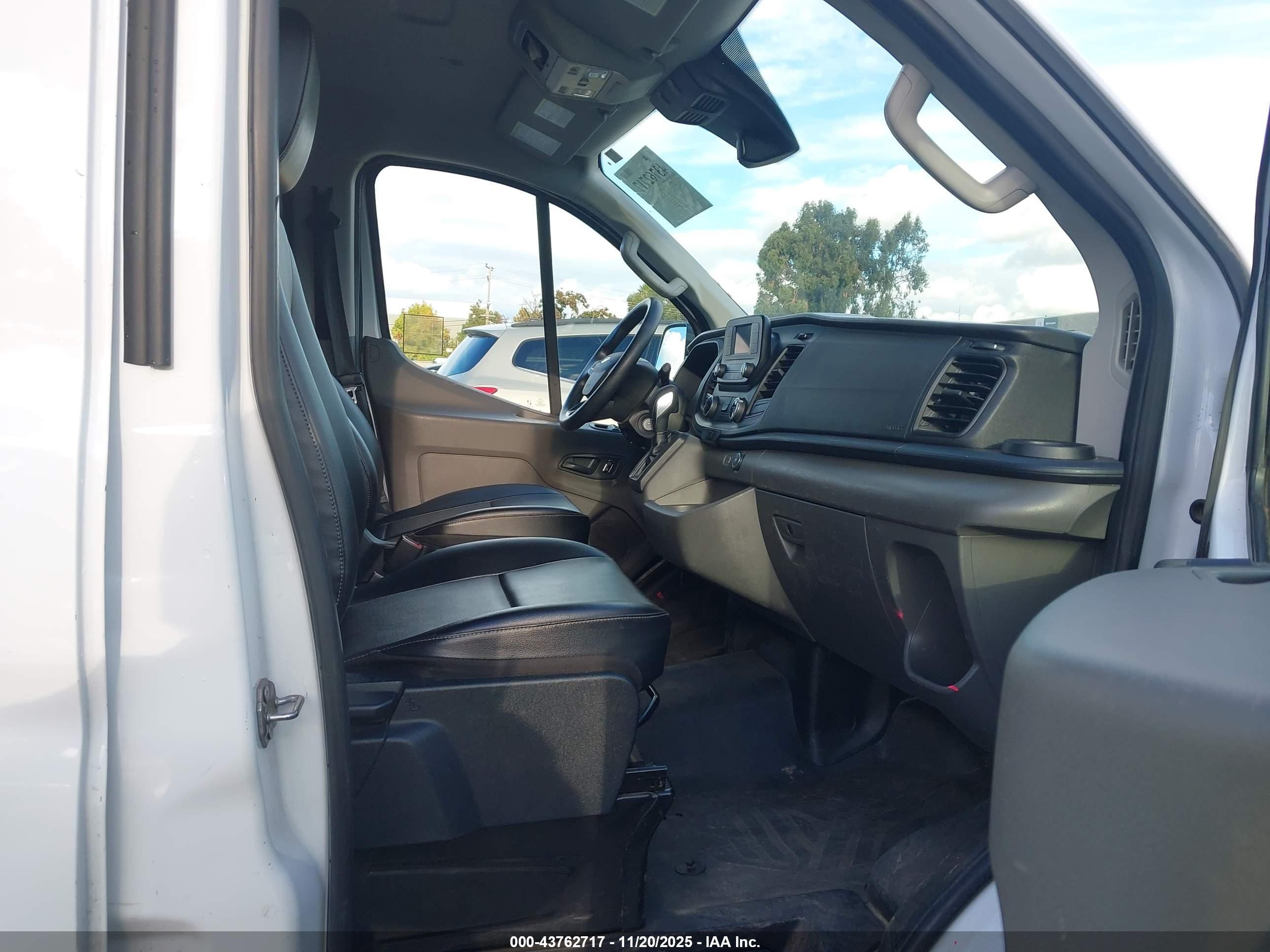 FORD TRANSIT-150 image 5