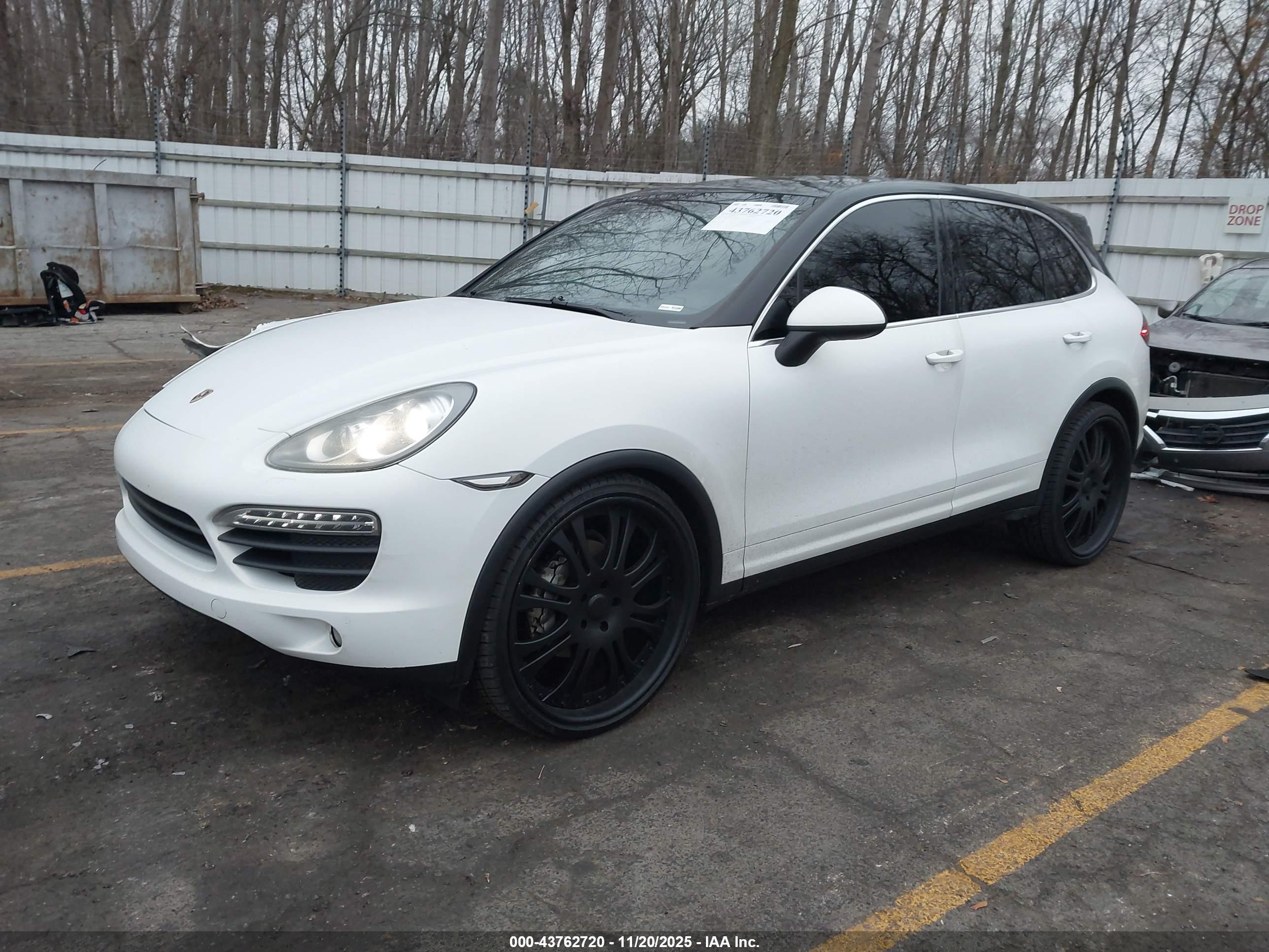 PORSCHE CAYENNE image 2