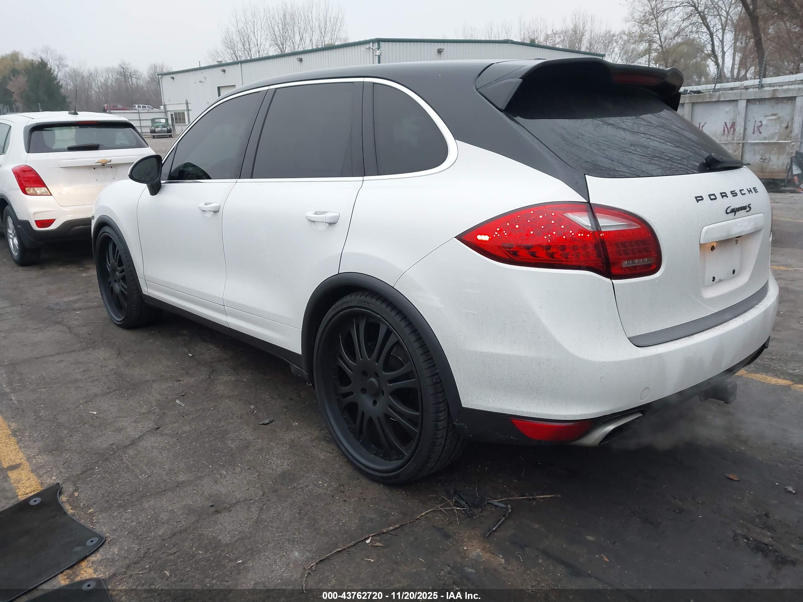 PORSCHE CAYENNE image 3