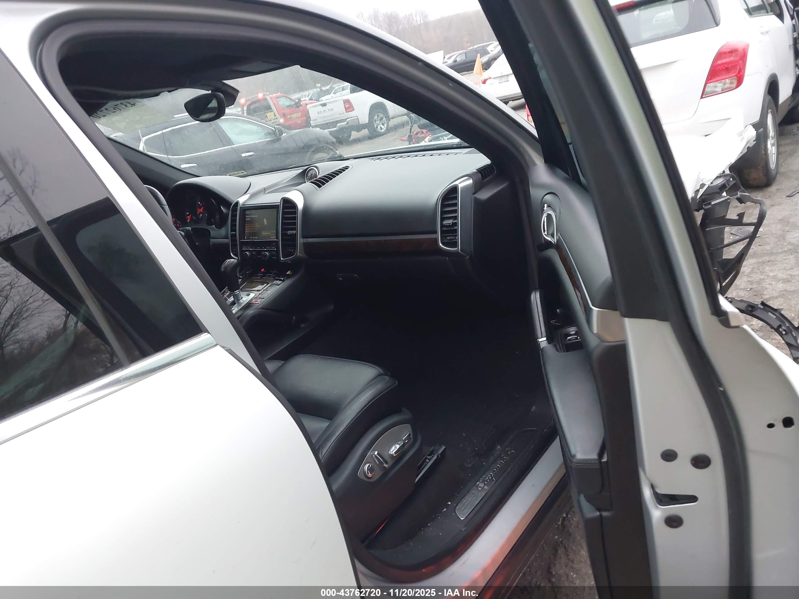 PORSCHE CAYENNE image 5