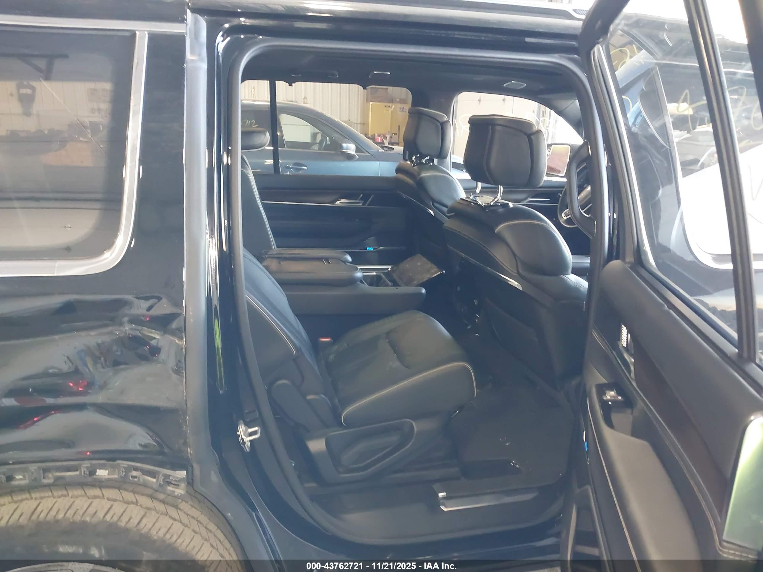 JEEP GRAND image 8