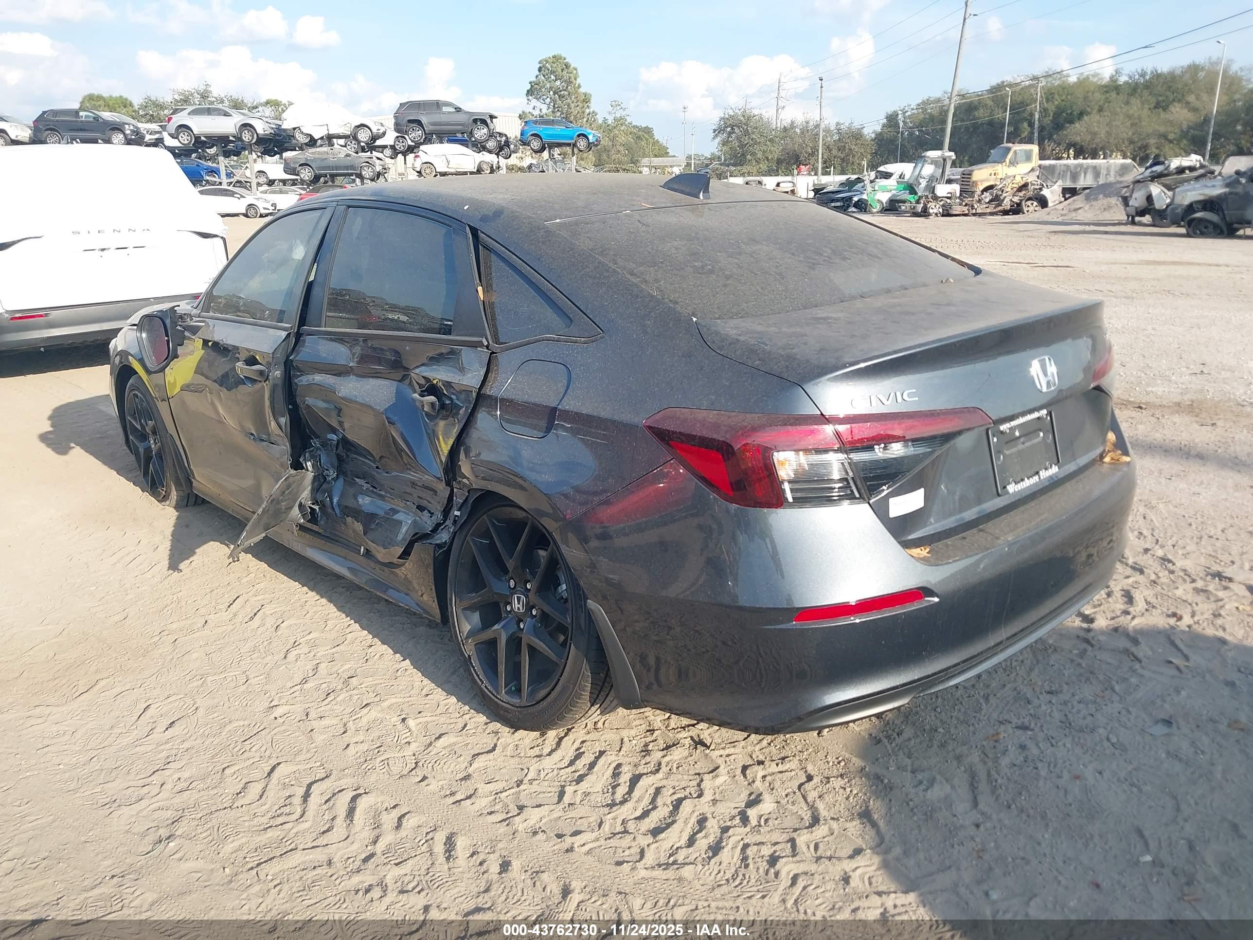 HONDA CIVIC image 3