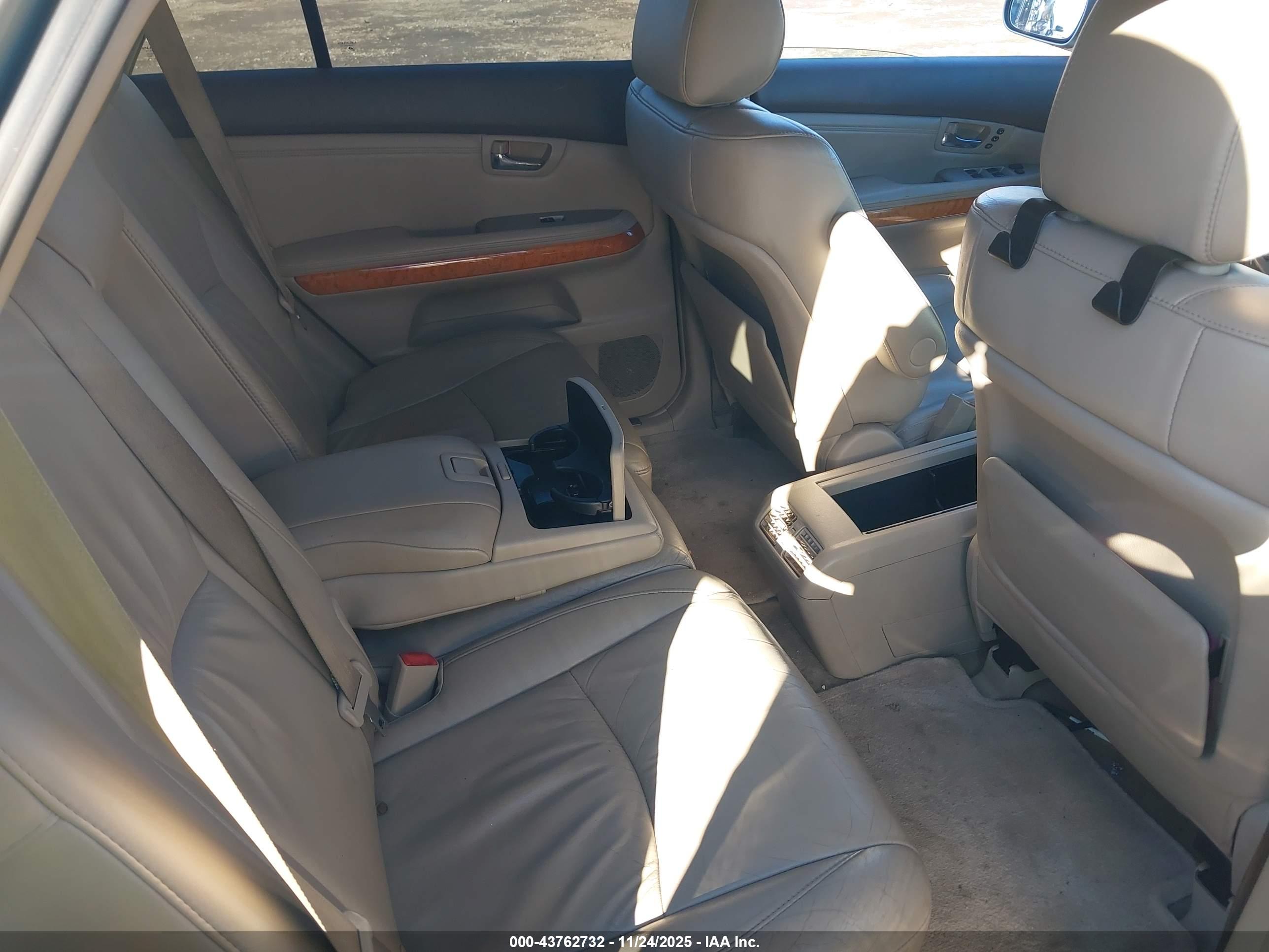 LEXUS RX image 8
