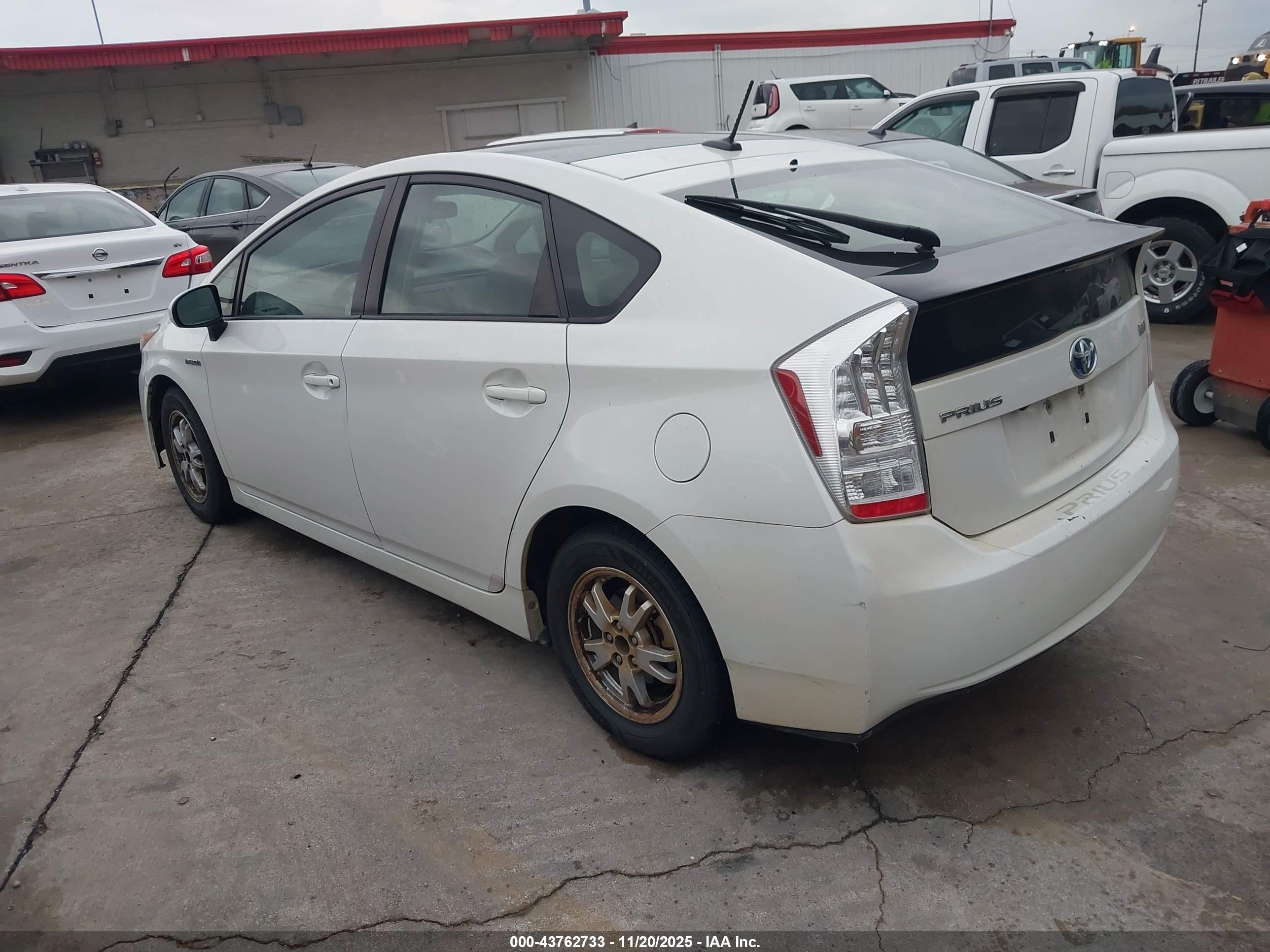 TOYOTA PRIUS image 3