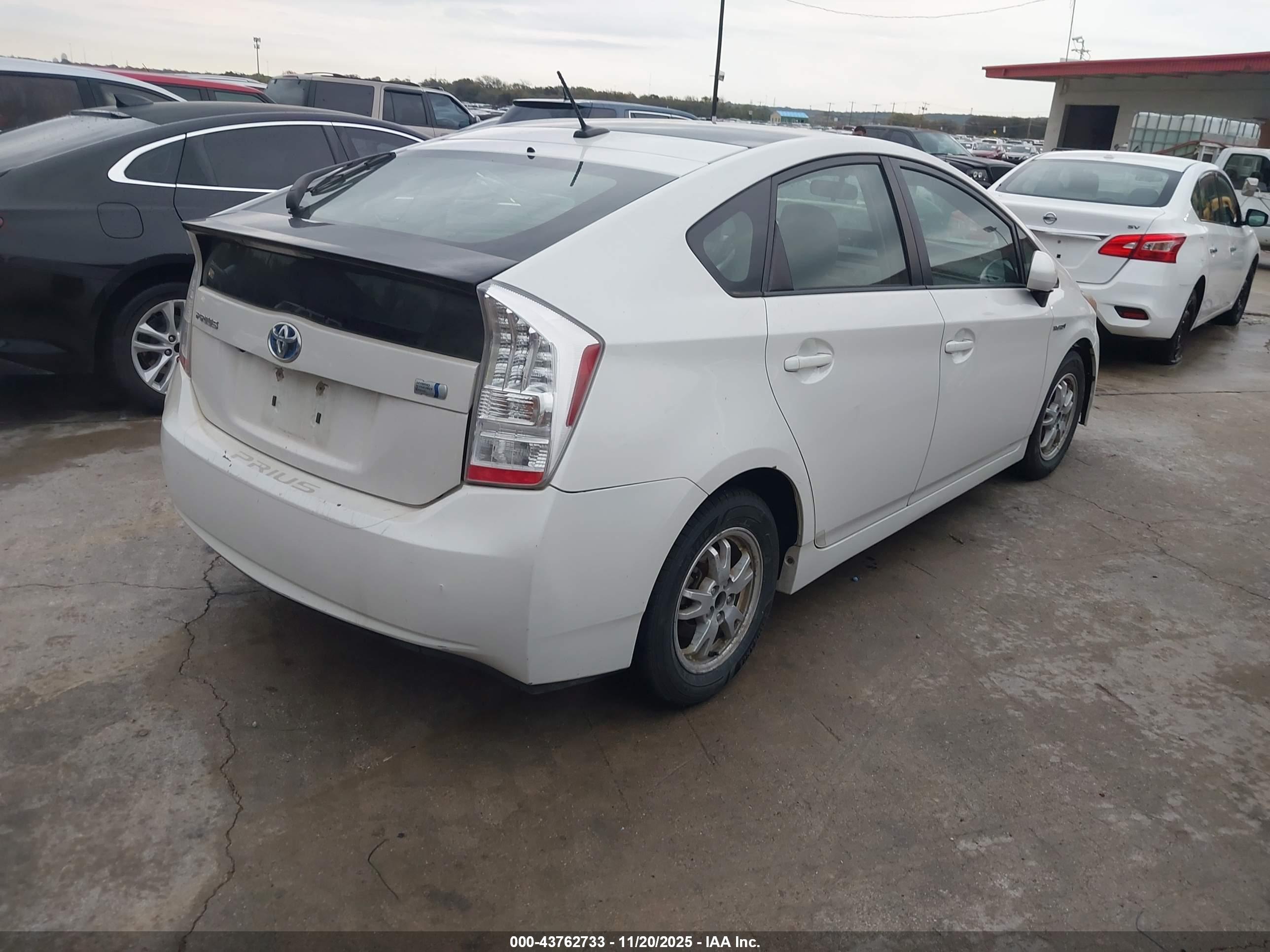 TOYOTA PRIUS image 4