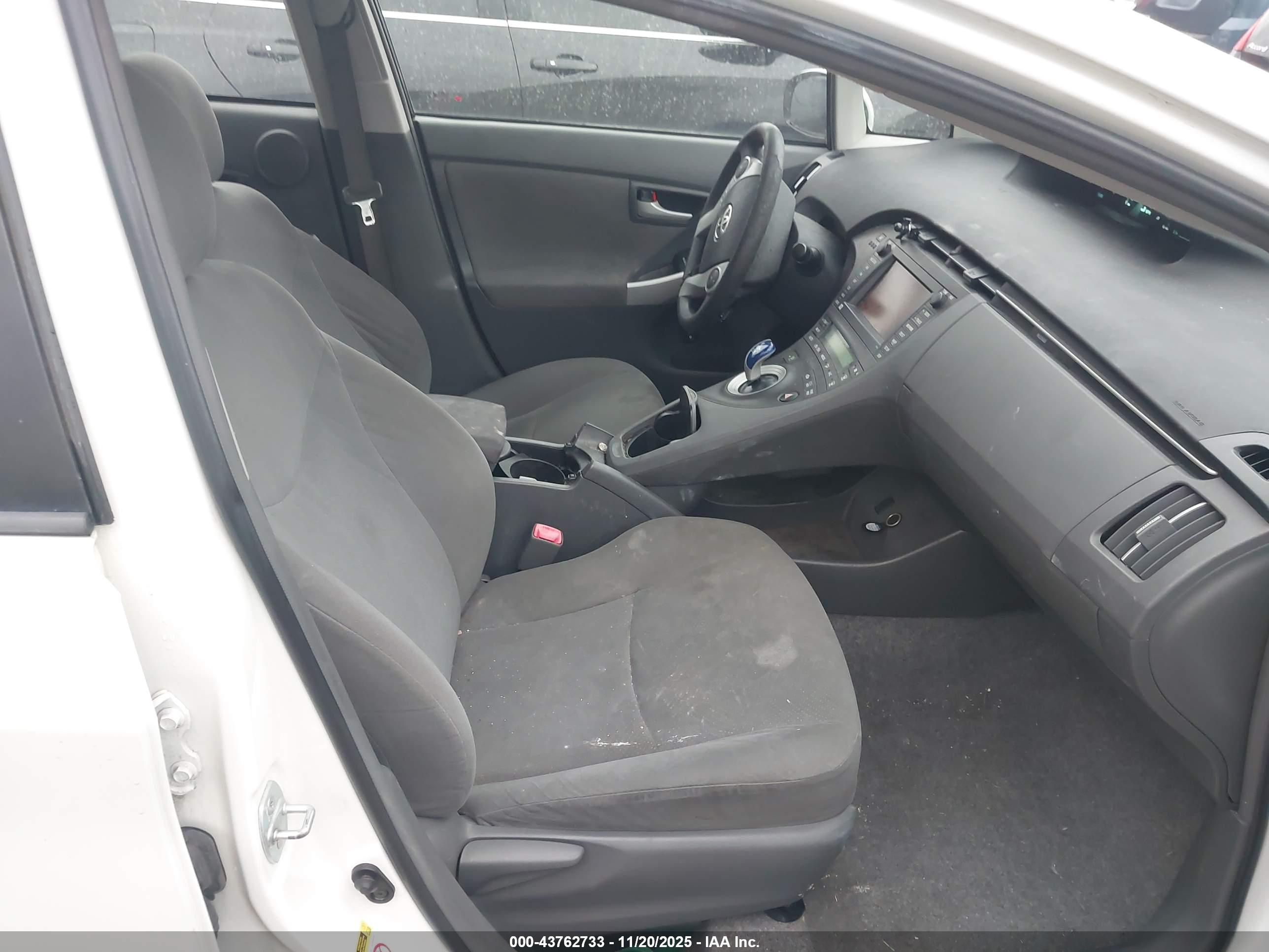 TOYOTA PRIUS image 5