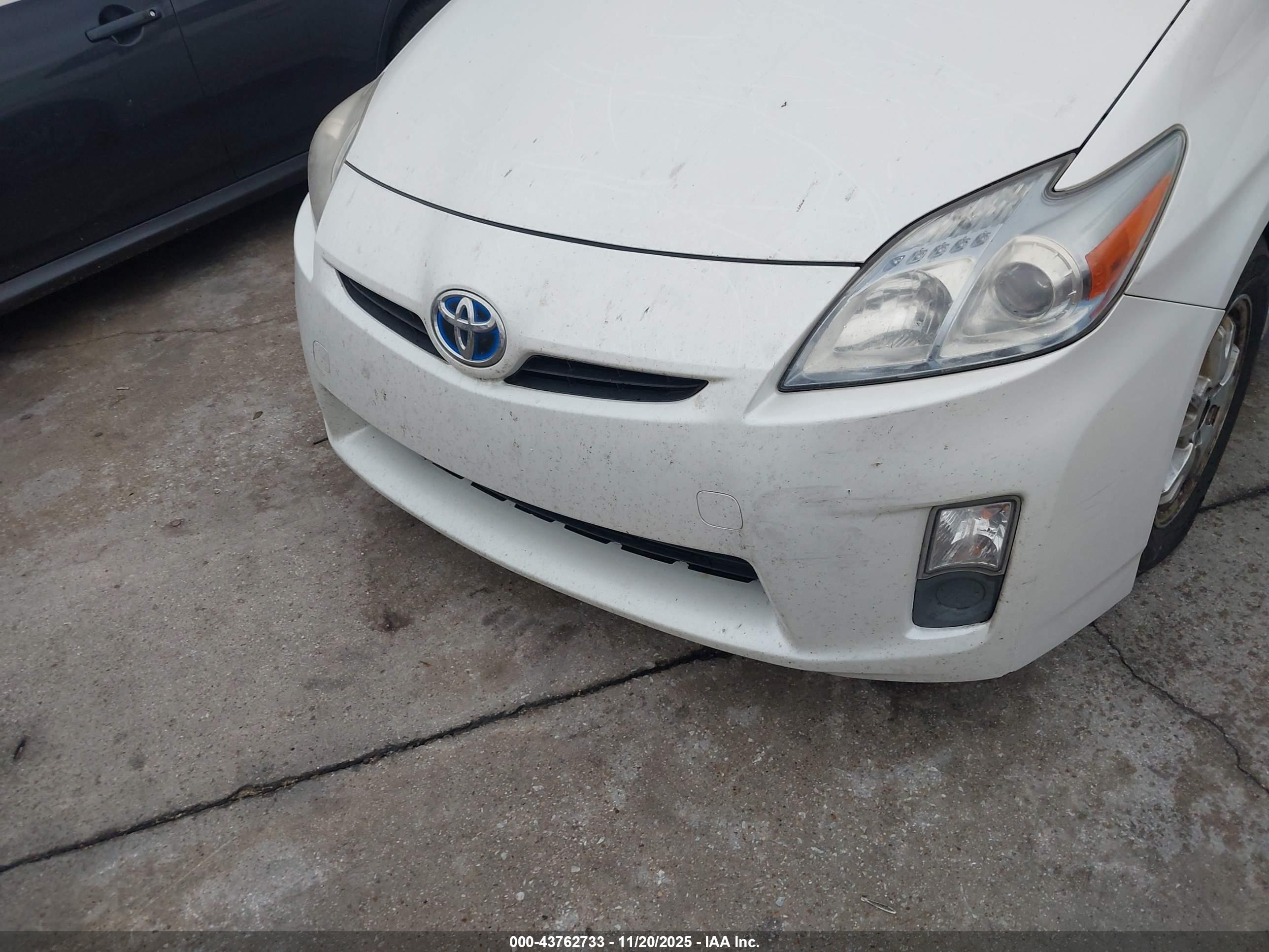 TOYOTA PRIUS image 6