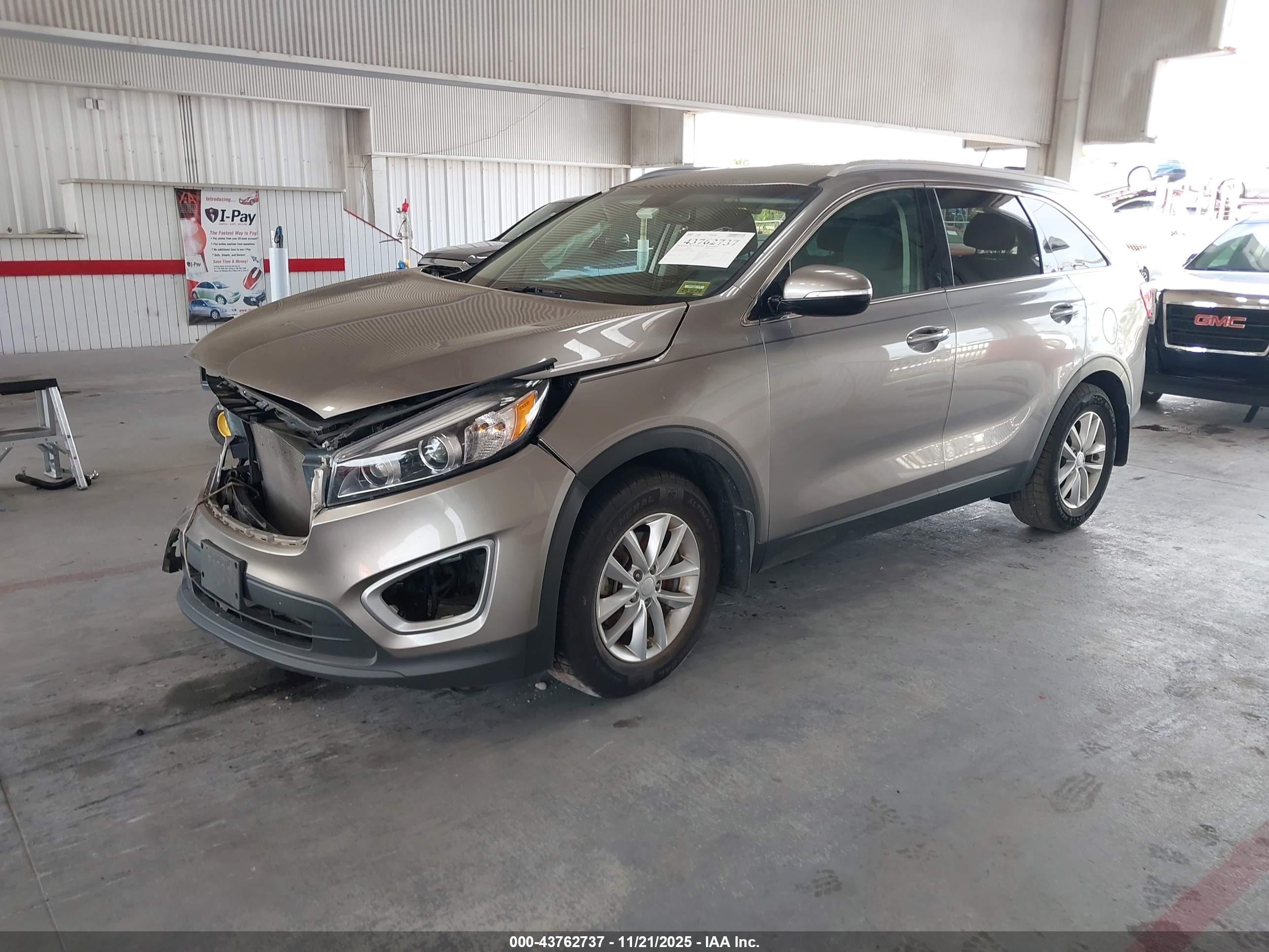 KIA SORENTO image 2
