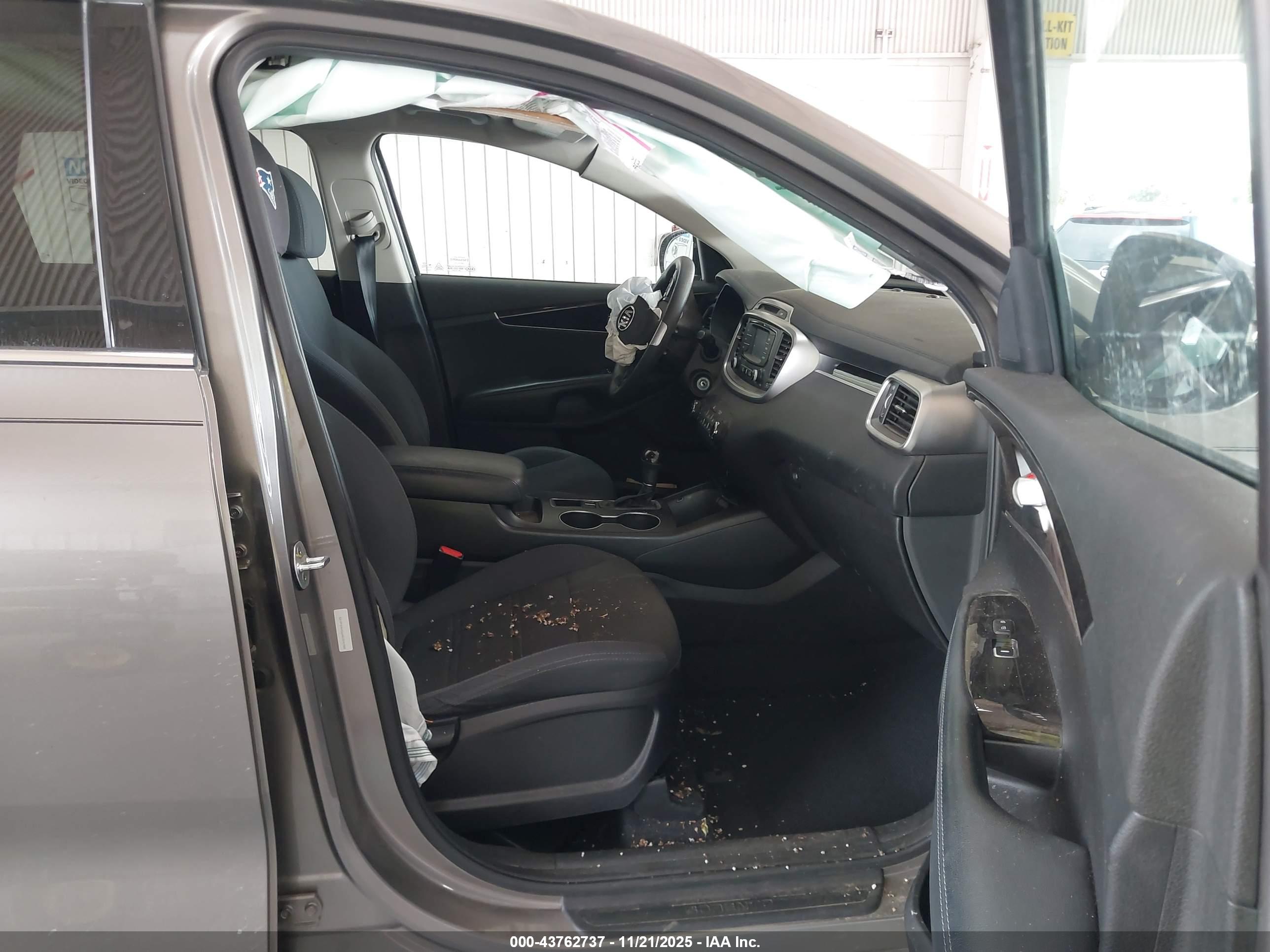 KIA SORENTO image 5
