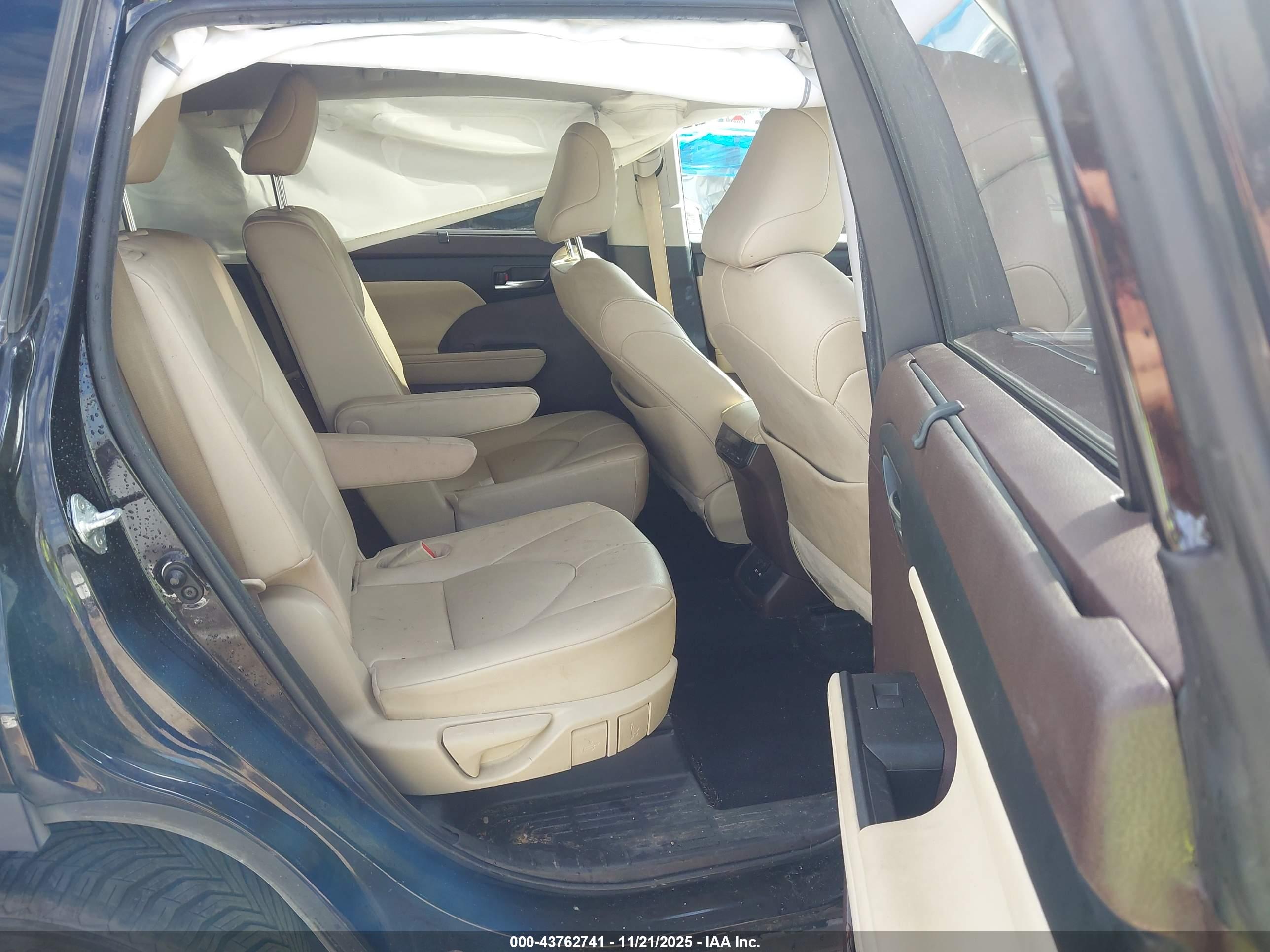 TOYOTA HIGHLANDER image 8