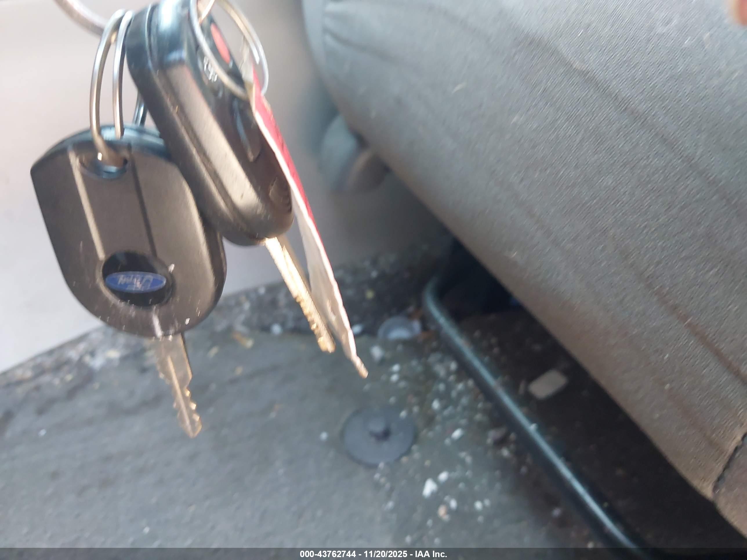 FORD ESCAPE image 11