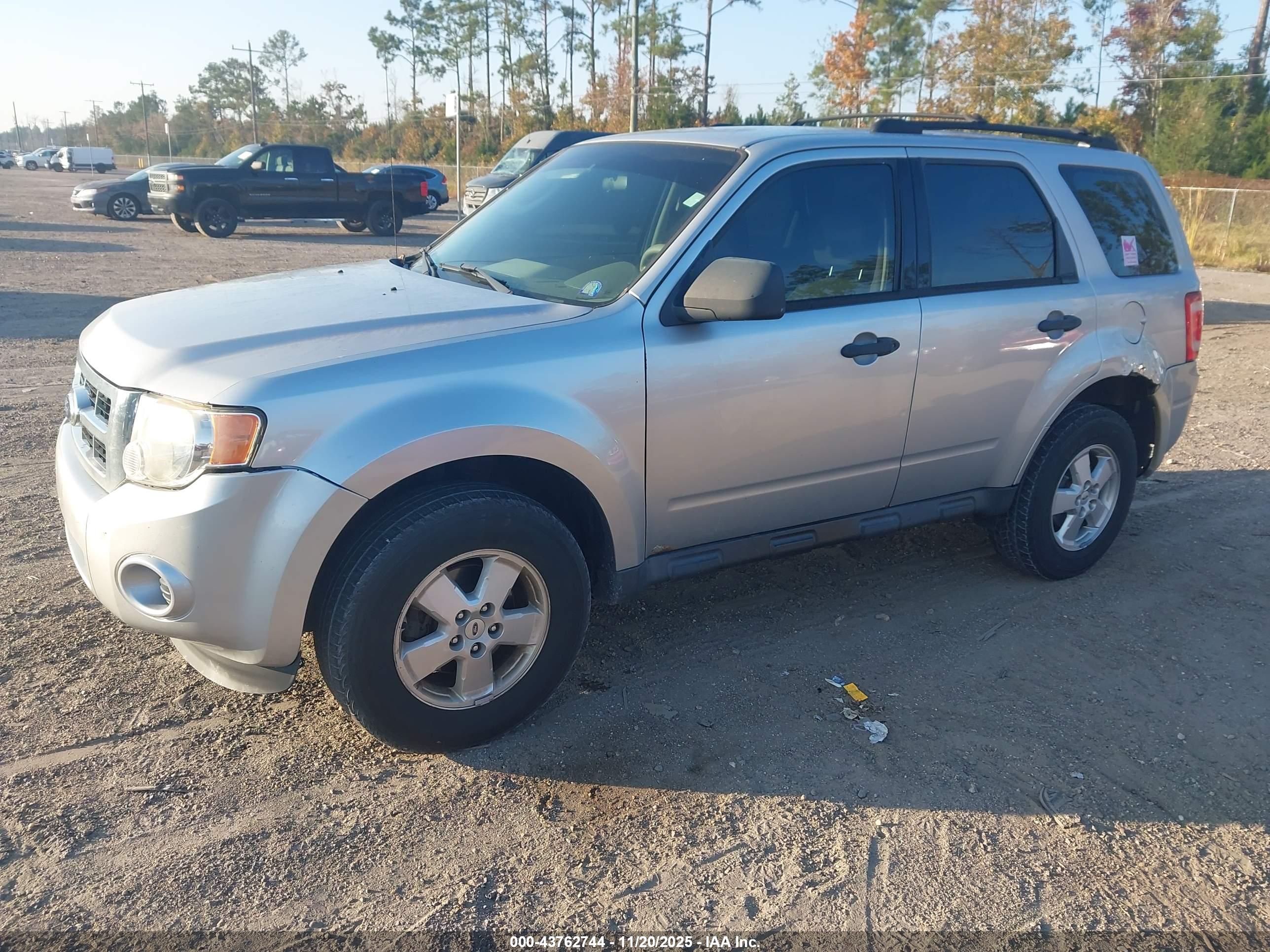 FORD ESCAPE image 2