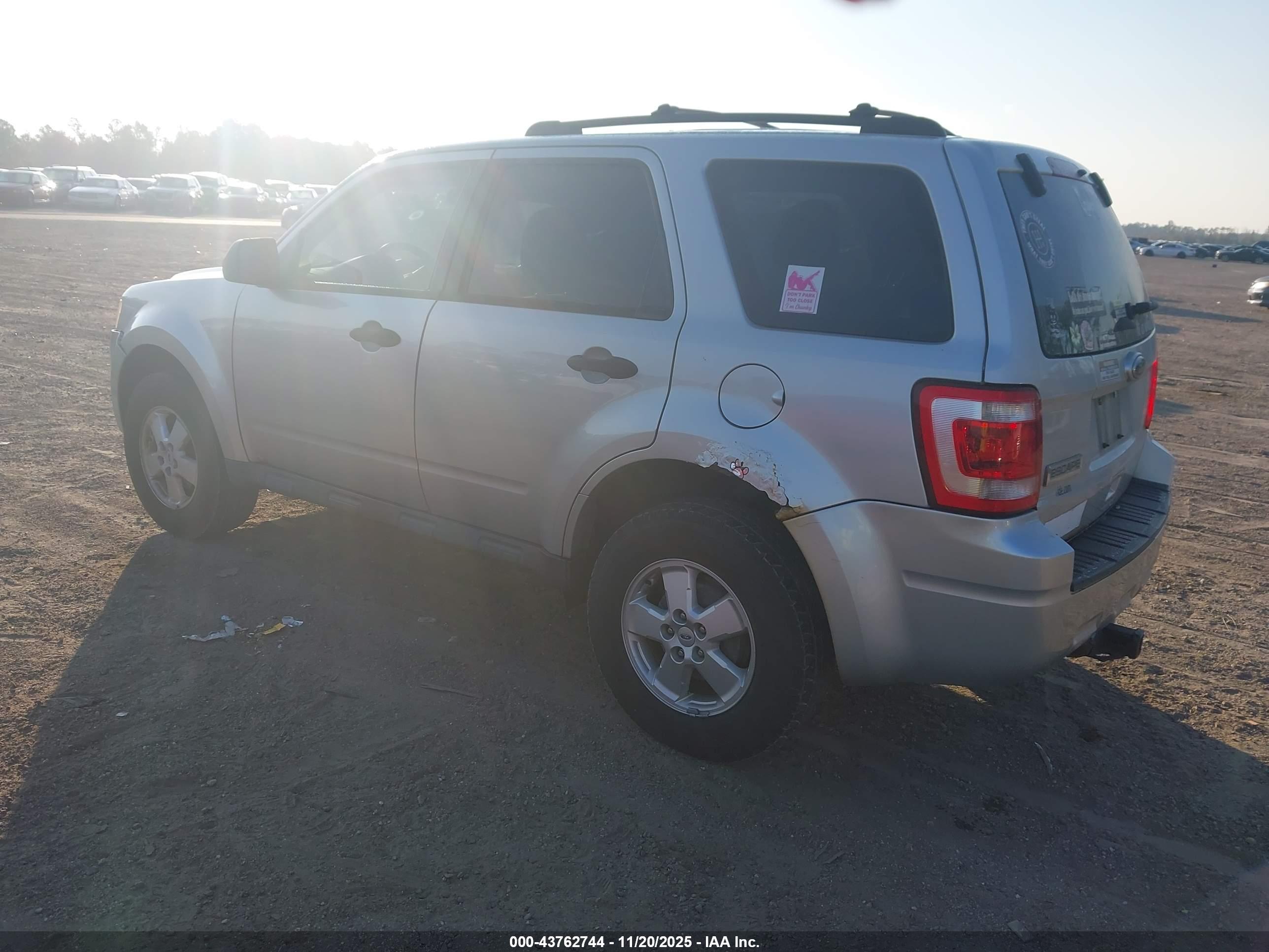 FORD ESCAPE image 3