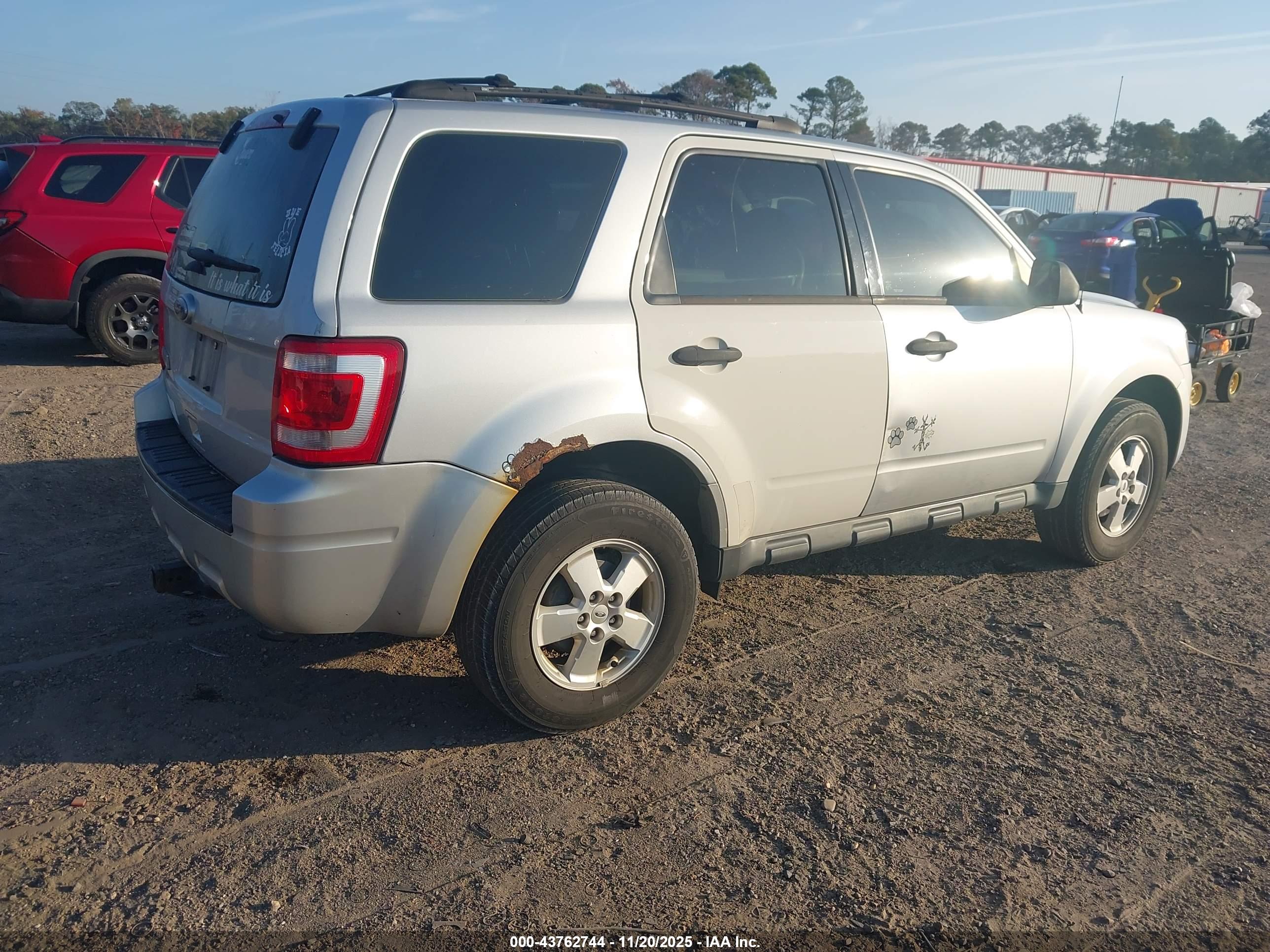 FORD ESCAPE image 4