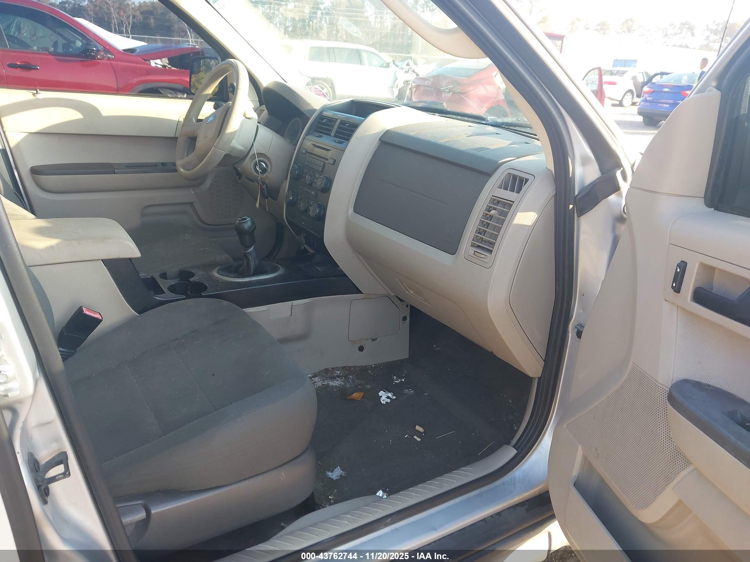 FORD ESCAPE image 5