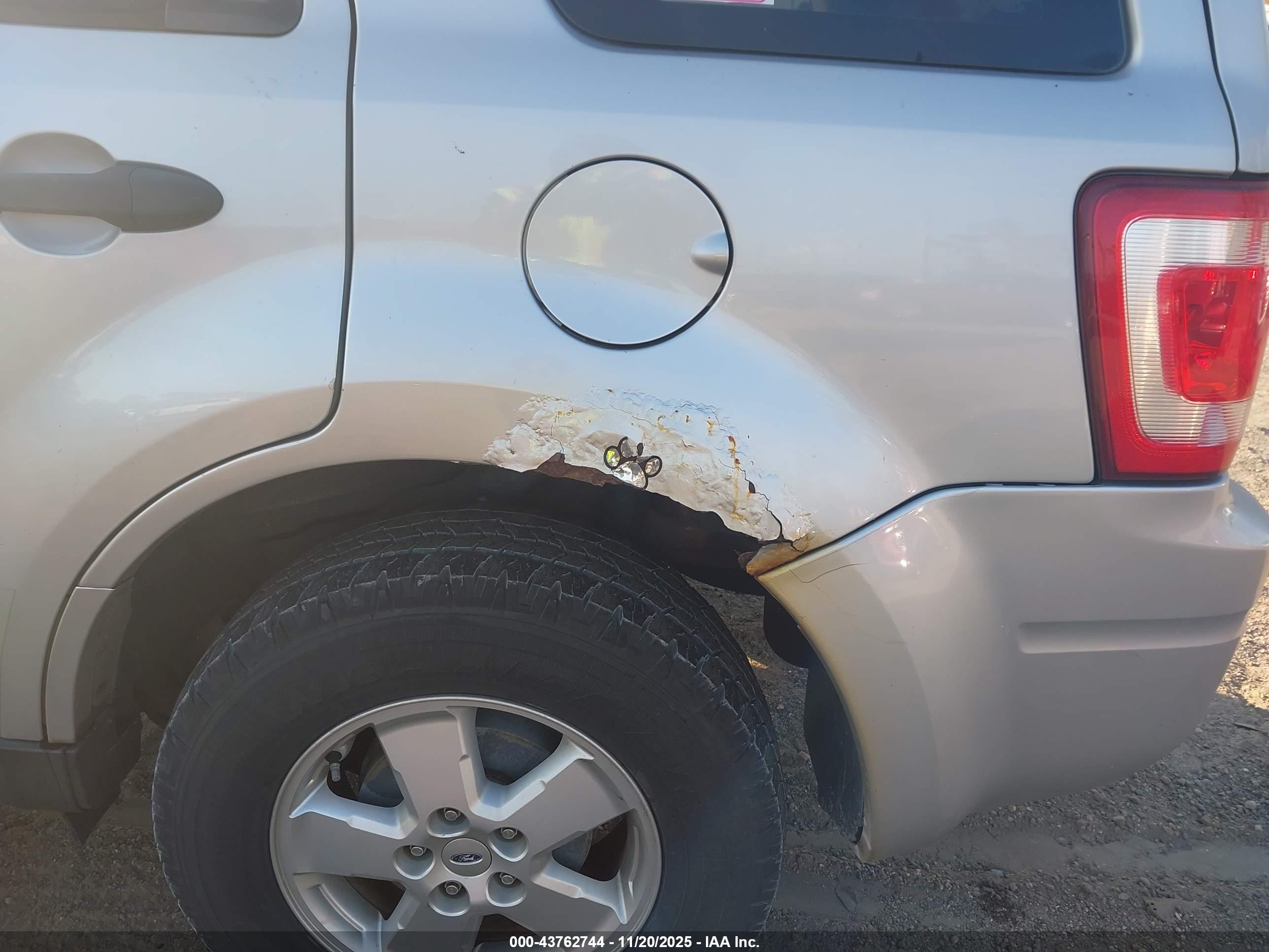 FORD ESCAPE image 6