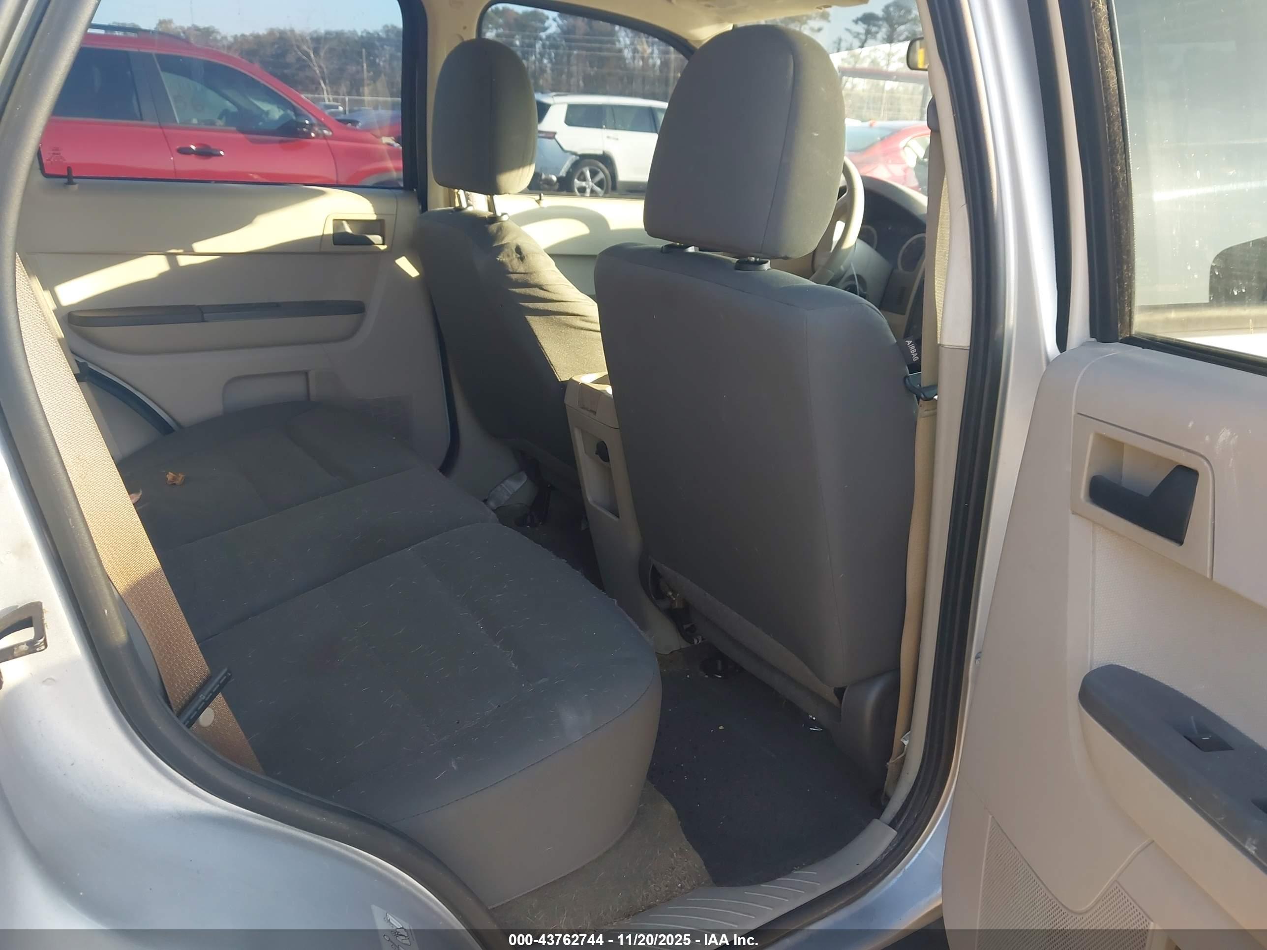 FORD ESCAPE image 8