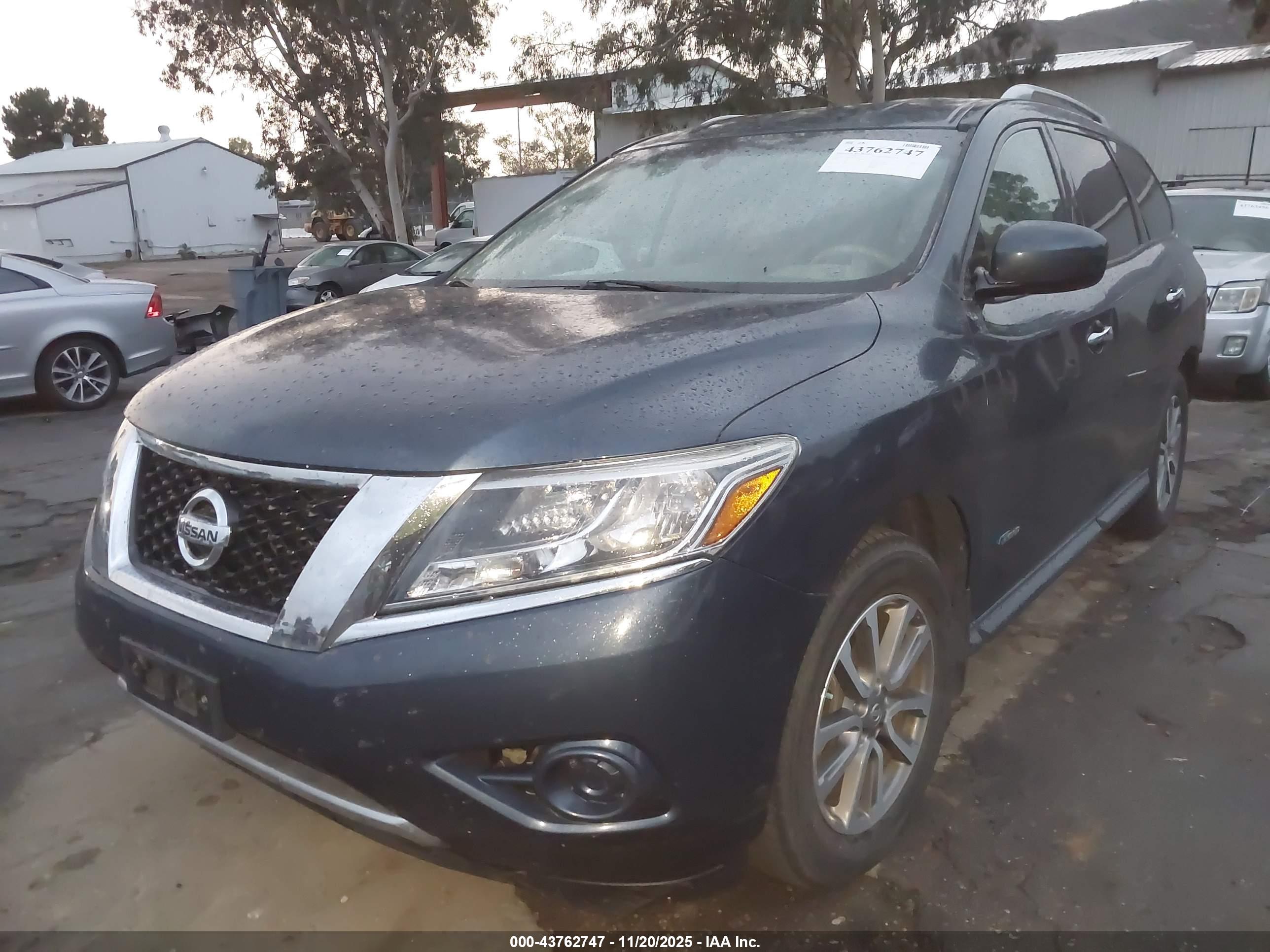 NISSAN PATHFINDER image 2