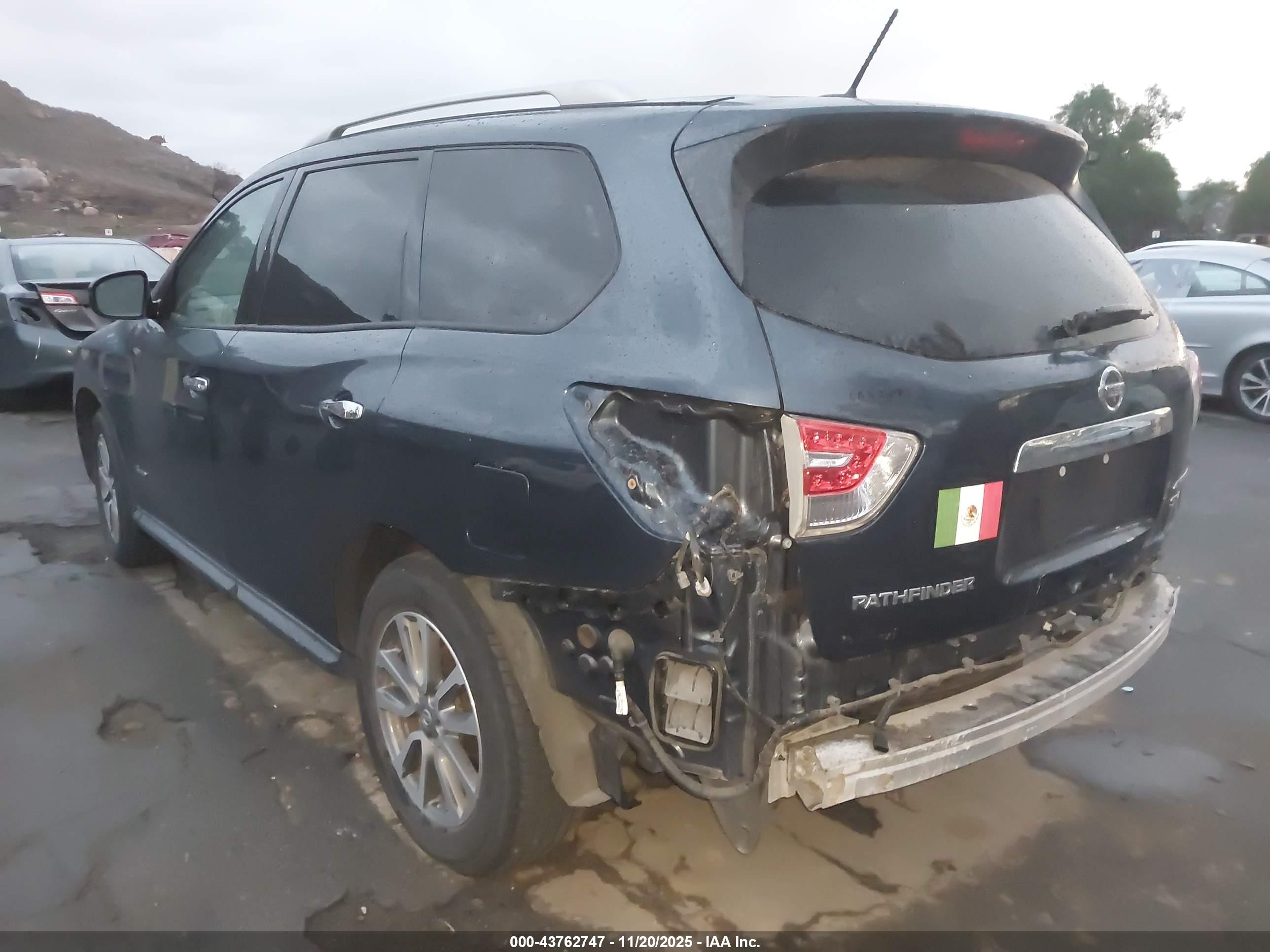 NISSAN PATHFINDER image 3