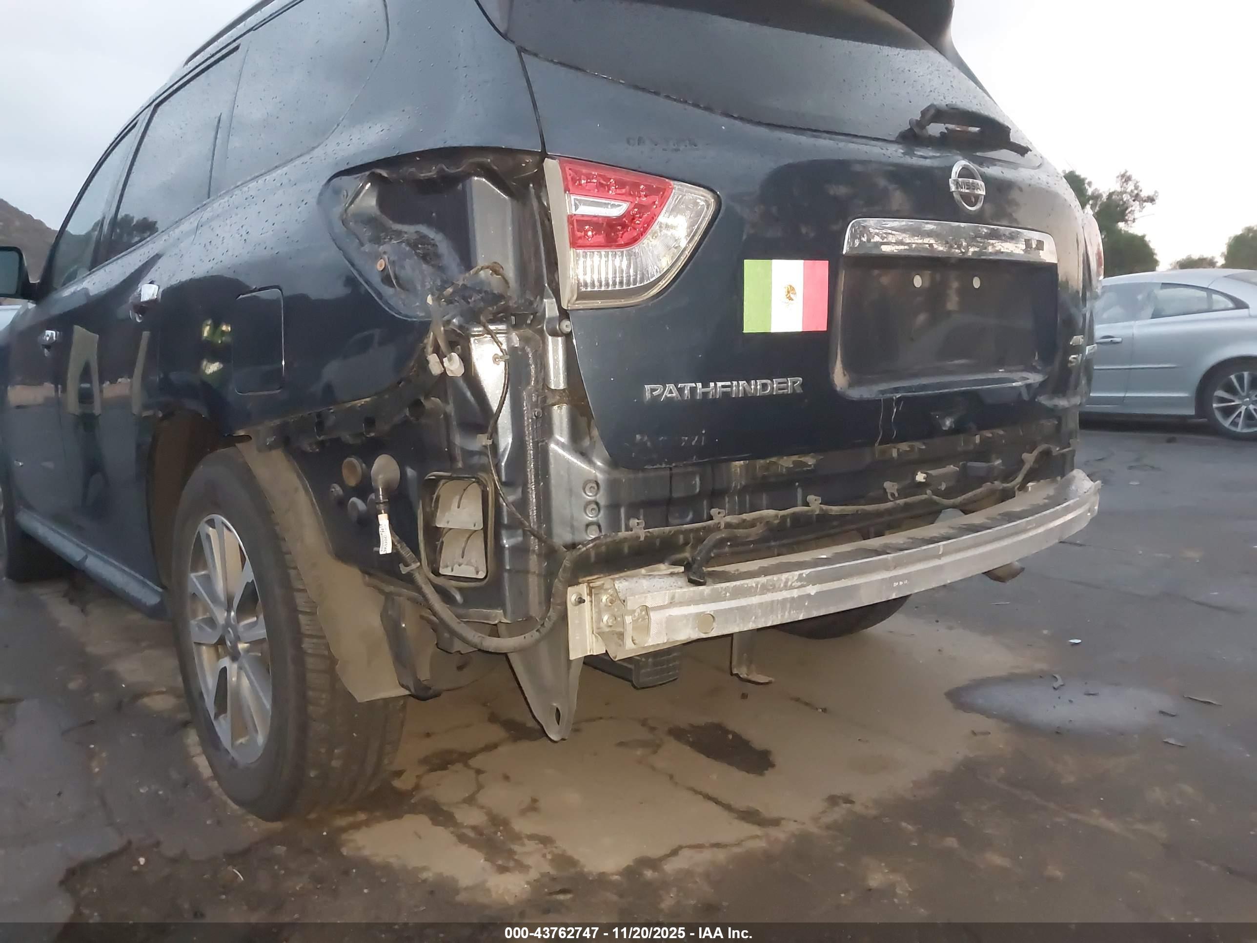 NISSAN PATHFINDER image 6