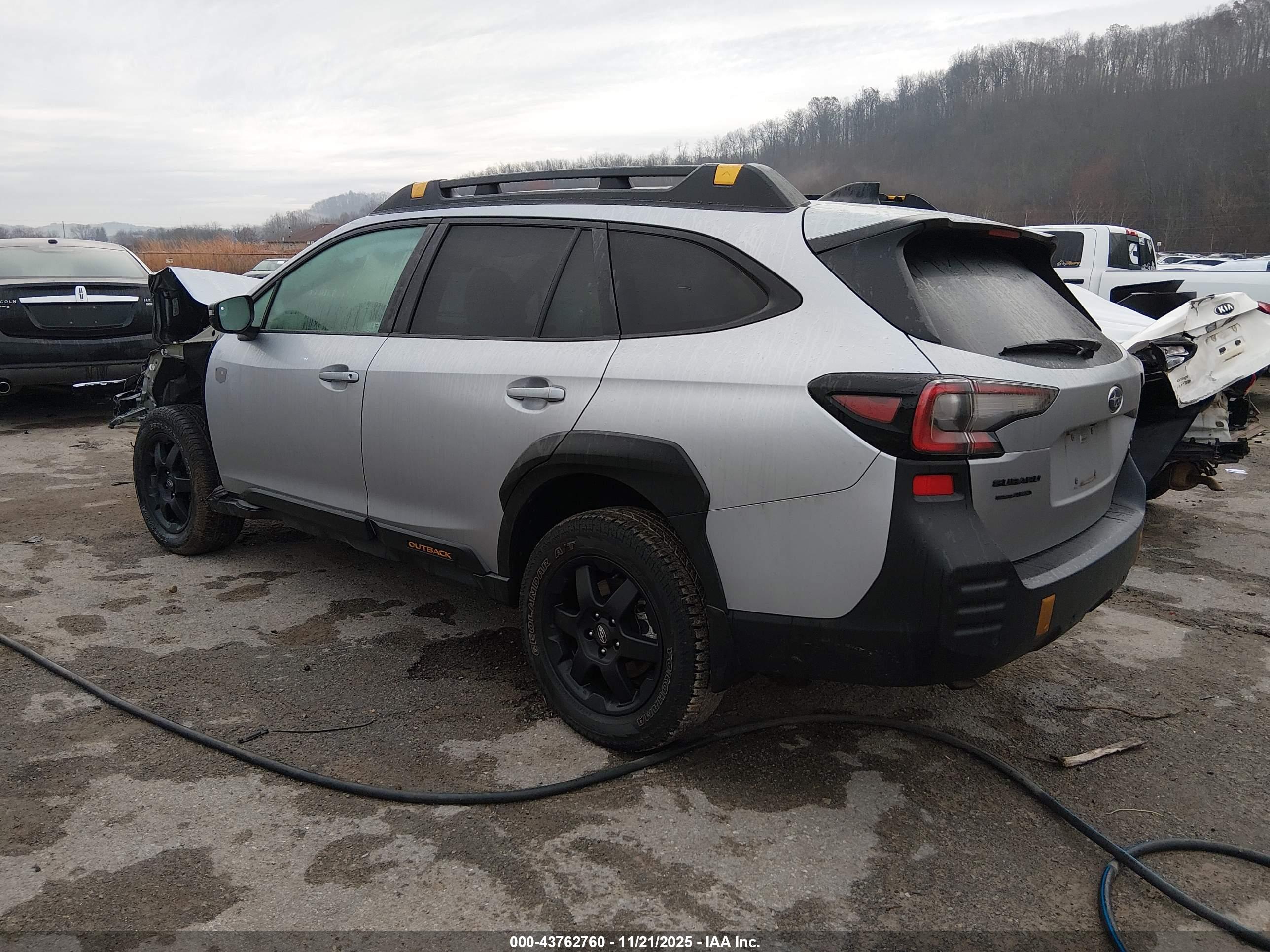 SUBARU OUTBACK image 3