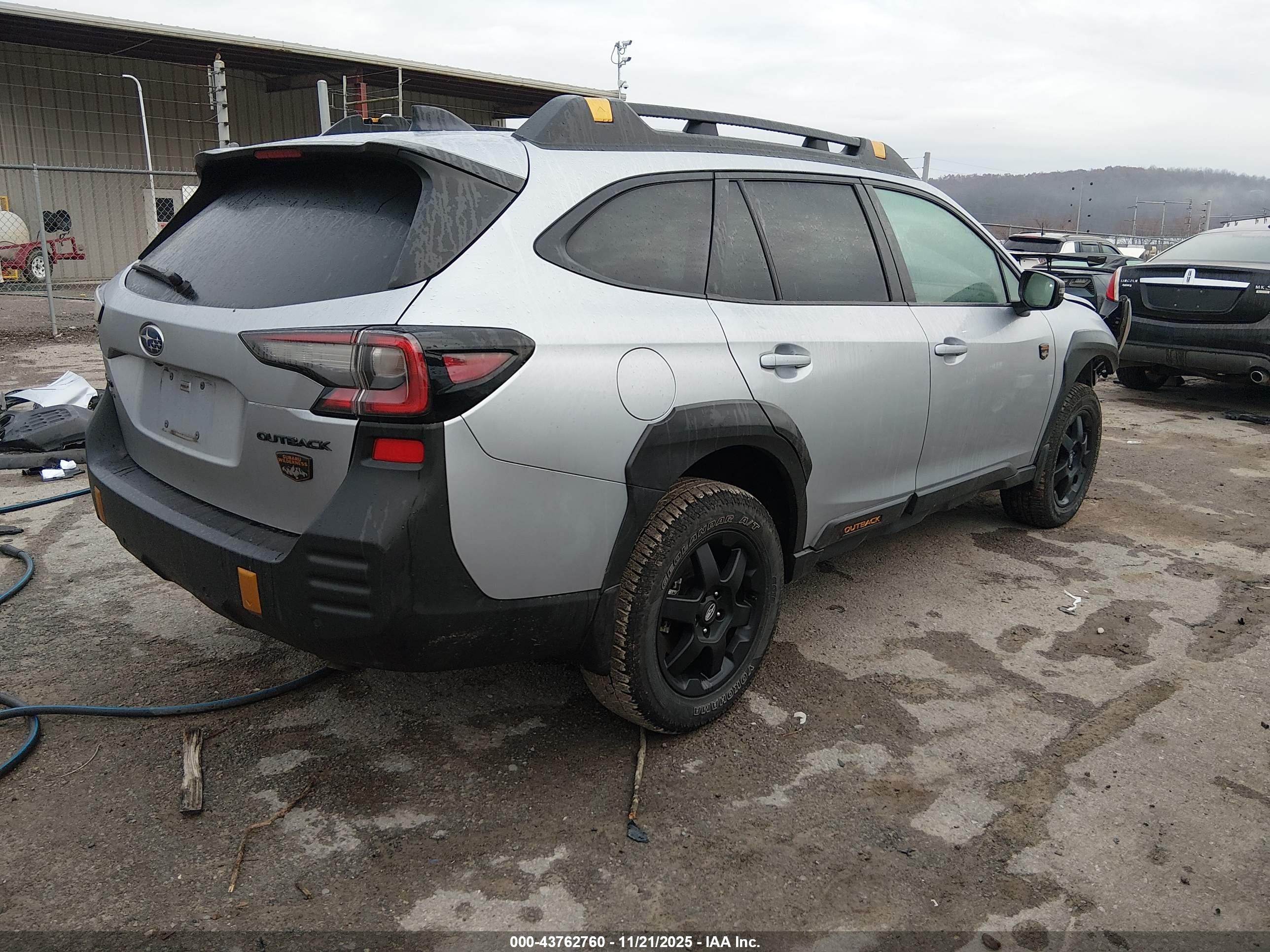 SUBARU OUTBACK image 4