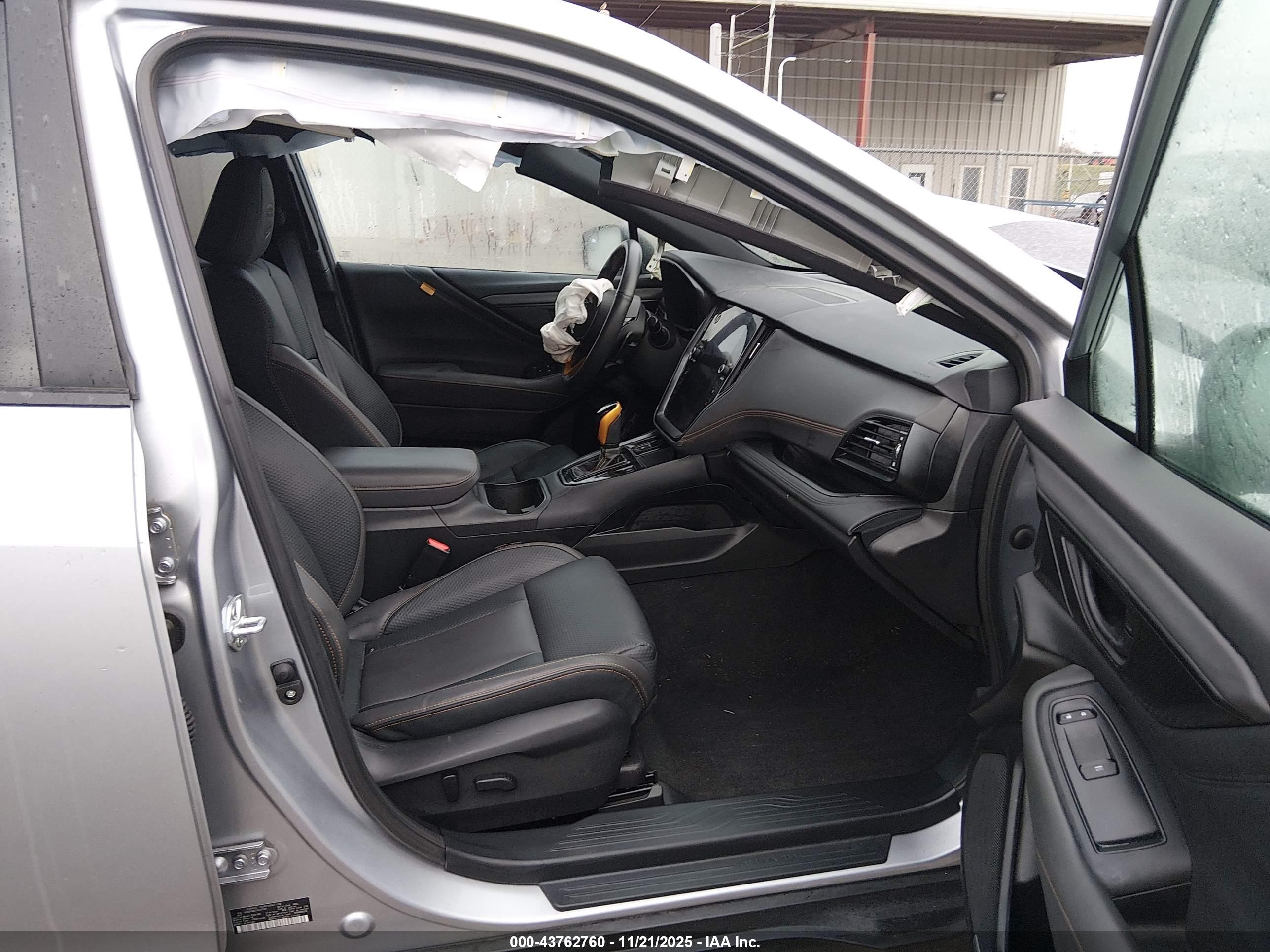 SUBARU OUTBACK image 5