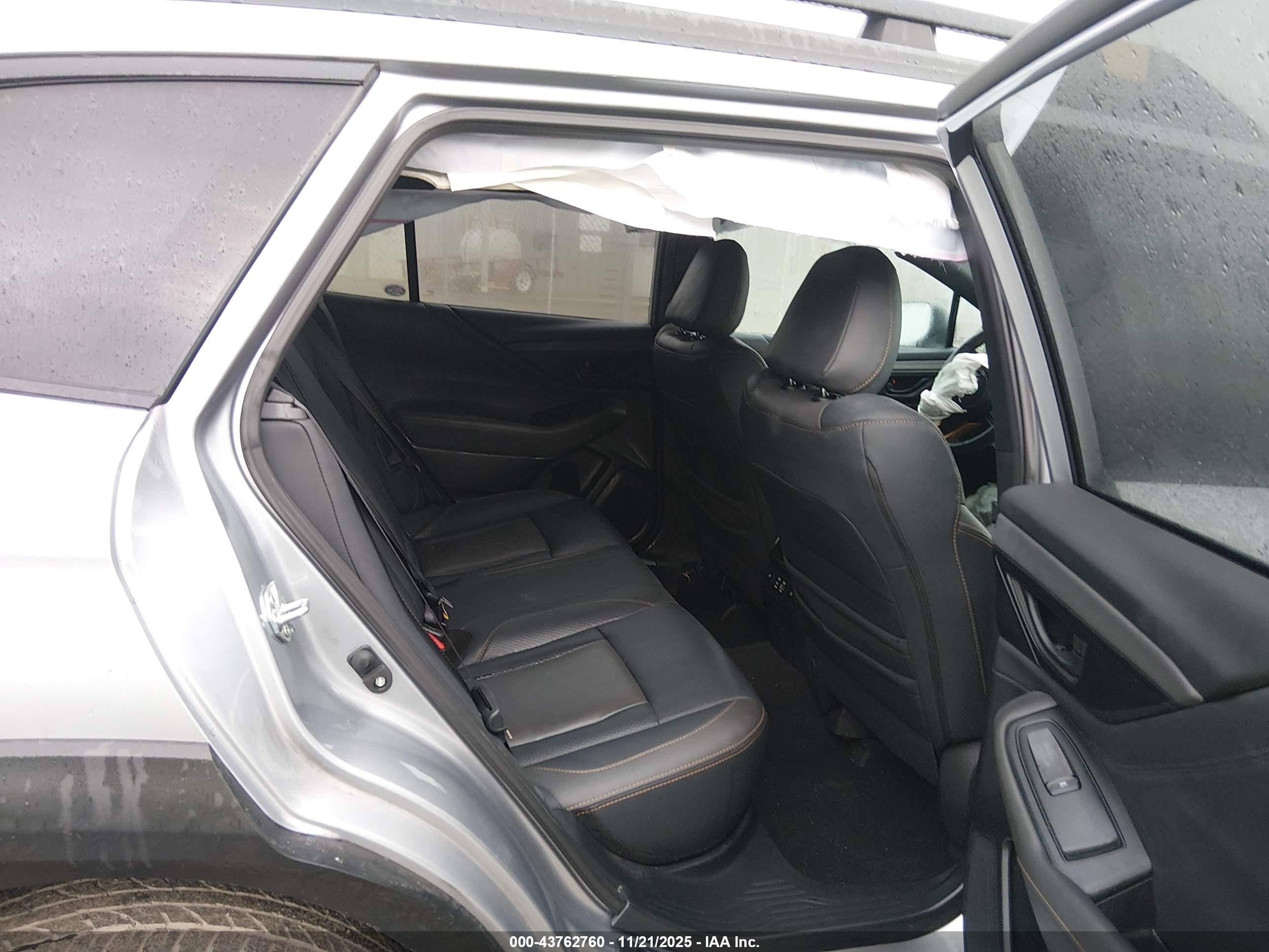 SUBARU OUTBACK image 8